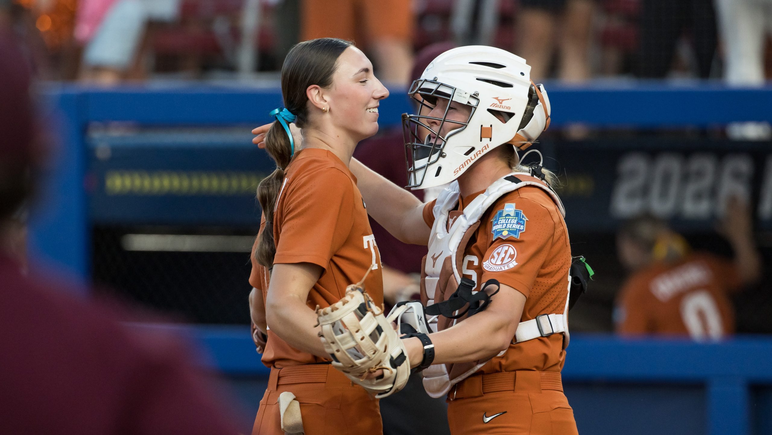 Texas blanks Mississippi State in WCWS elimination game