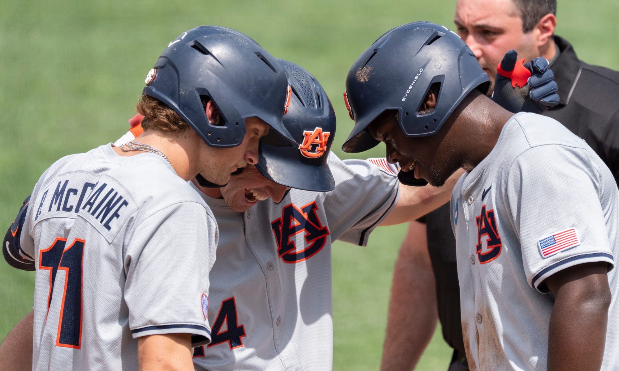 Auburn blasts 5 home runs to eliminate NC State, 17-13