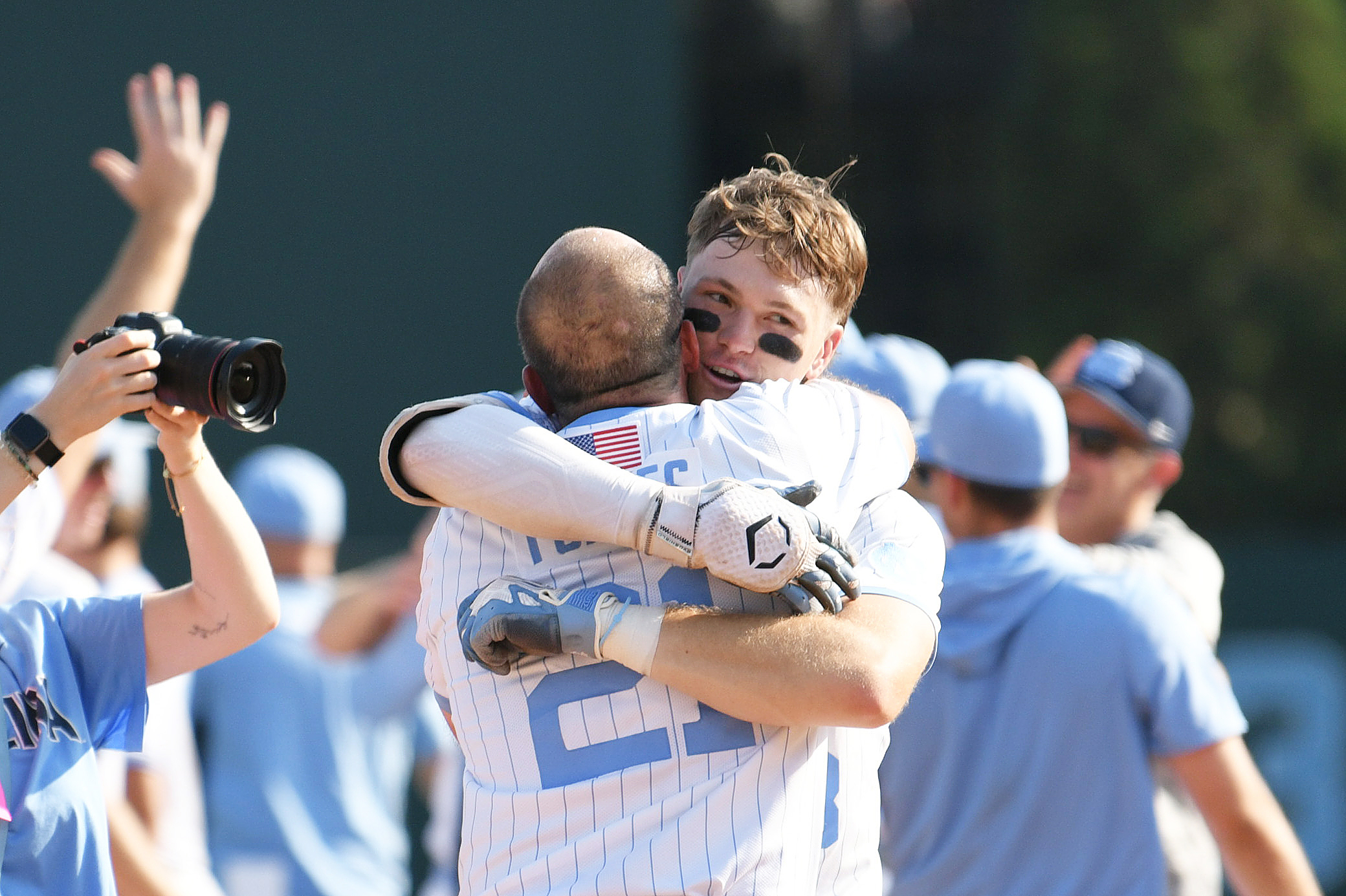 North Carolina walks off USC in dramatic fashion to clinch College World Series berth North Carolina walks off USC in dramatic fashion to clinch College World Series berth