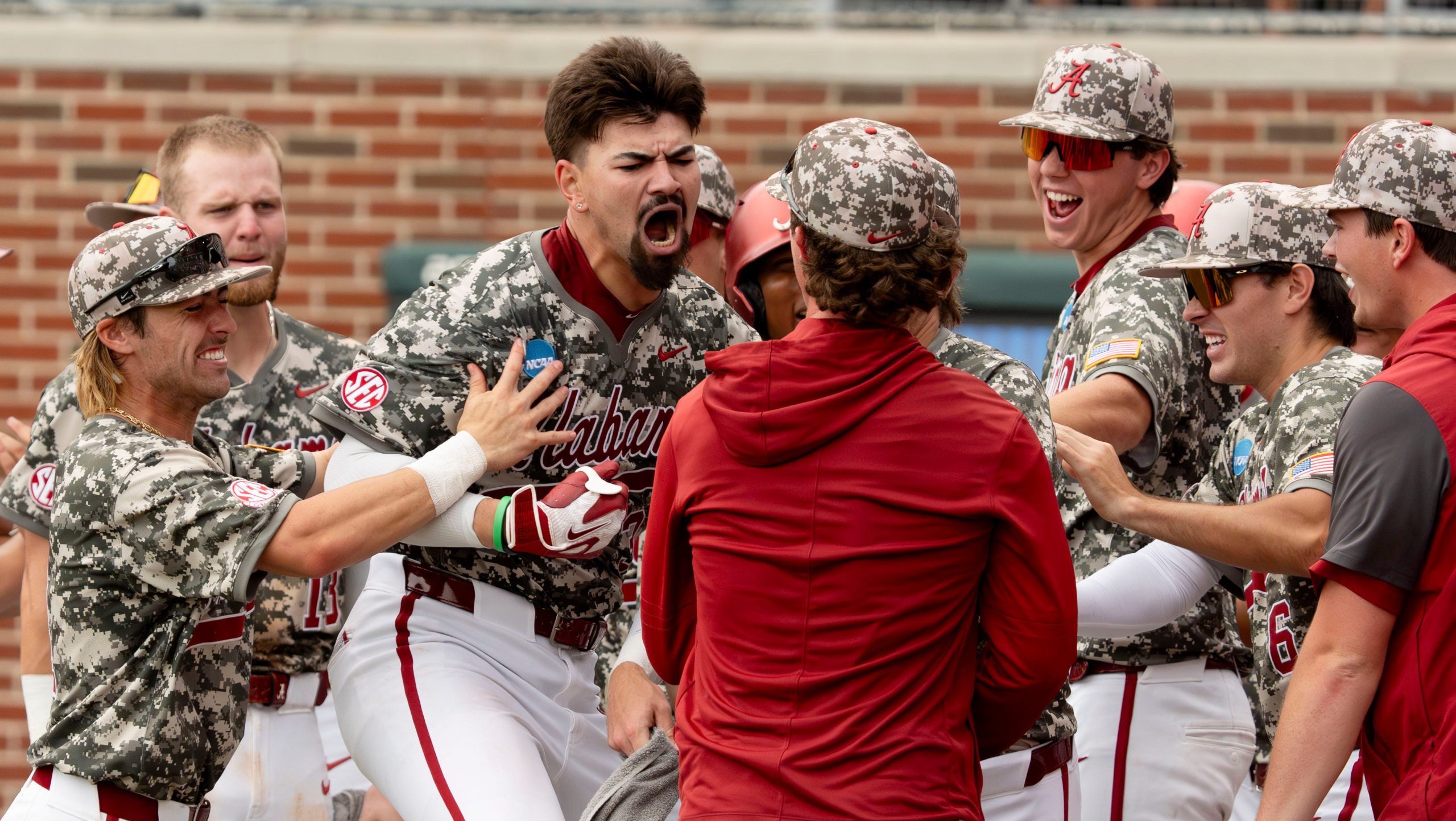 Alabama&rsquo;s Jason Torres hits game-changing grand slam as Tide push for CWS berth