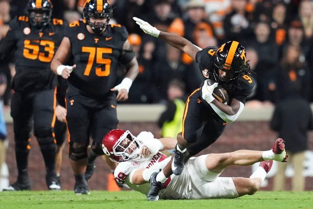Tennessee football wearing Dark Mode uniforms.