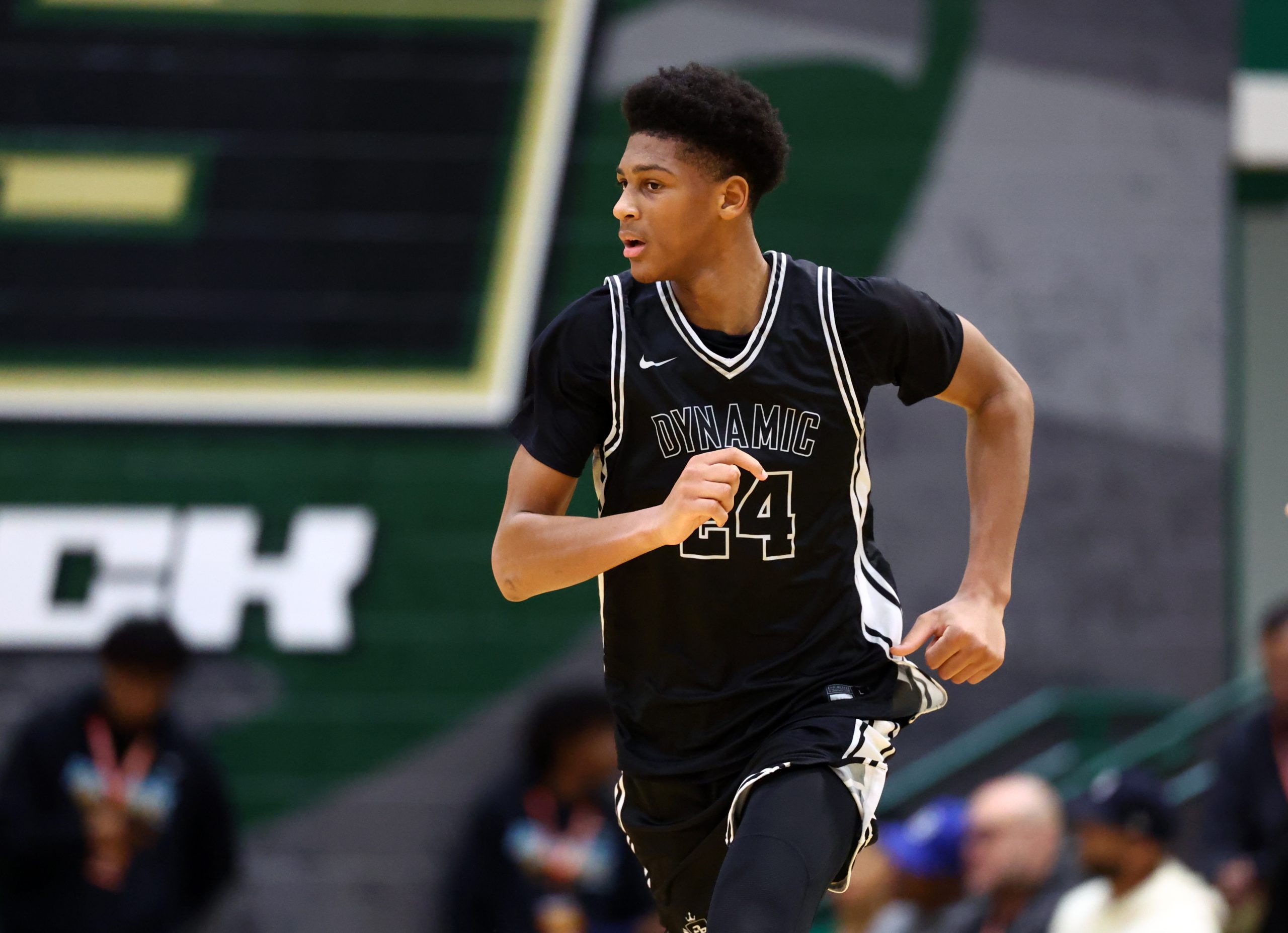 Top prospect in 2027 class reclassifies, commits to Texas basketball