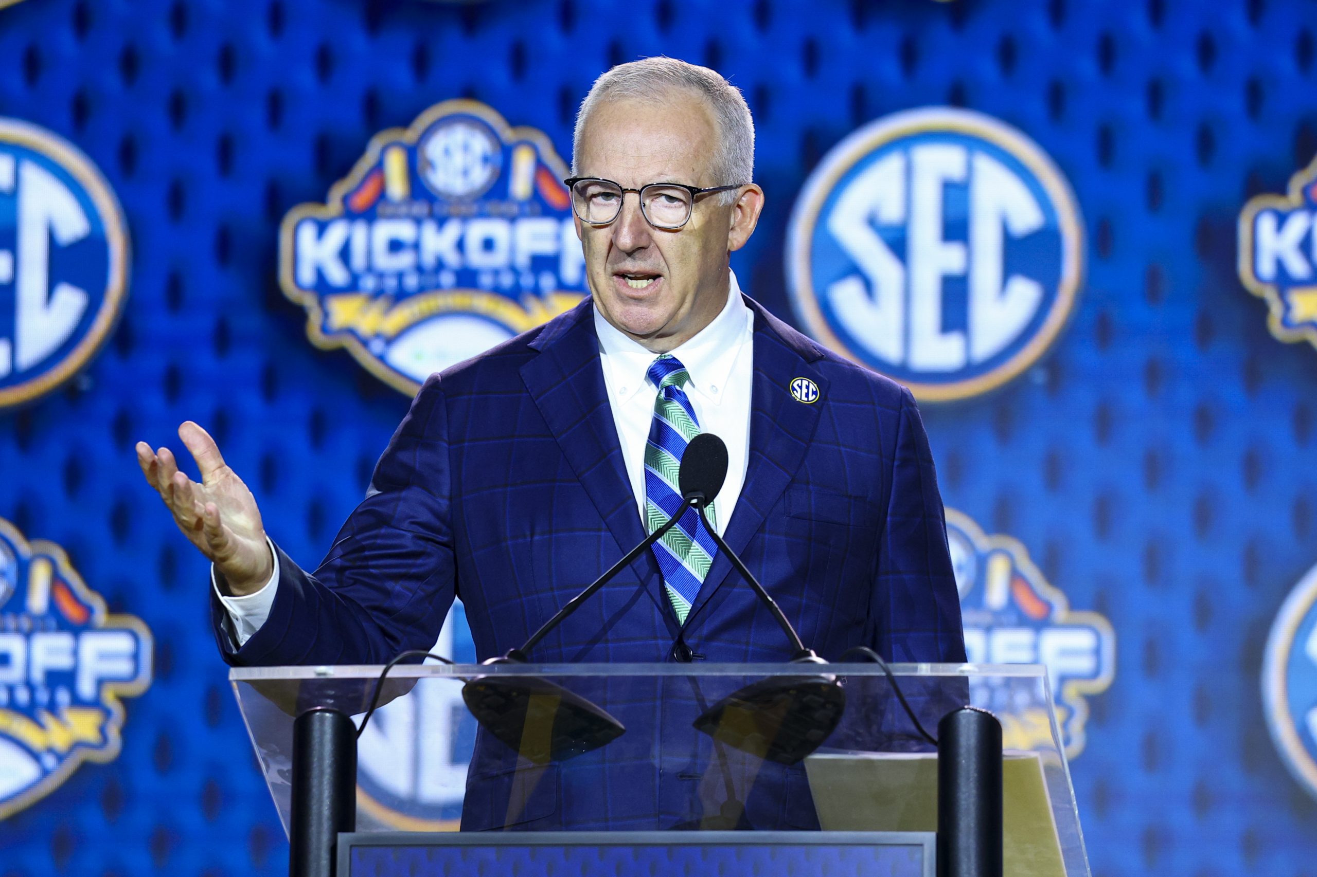 SEC reportedly finalizes punishments for programs that play ex-pros
