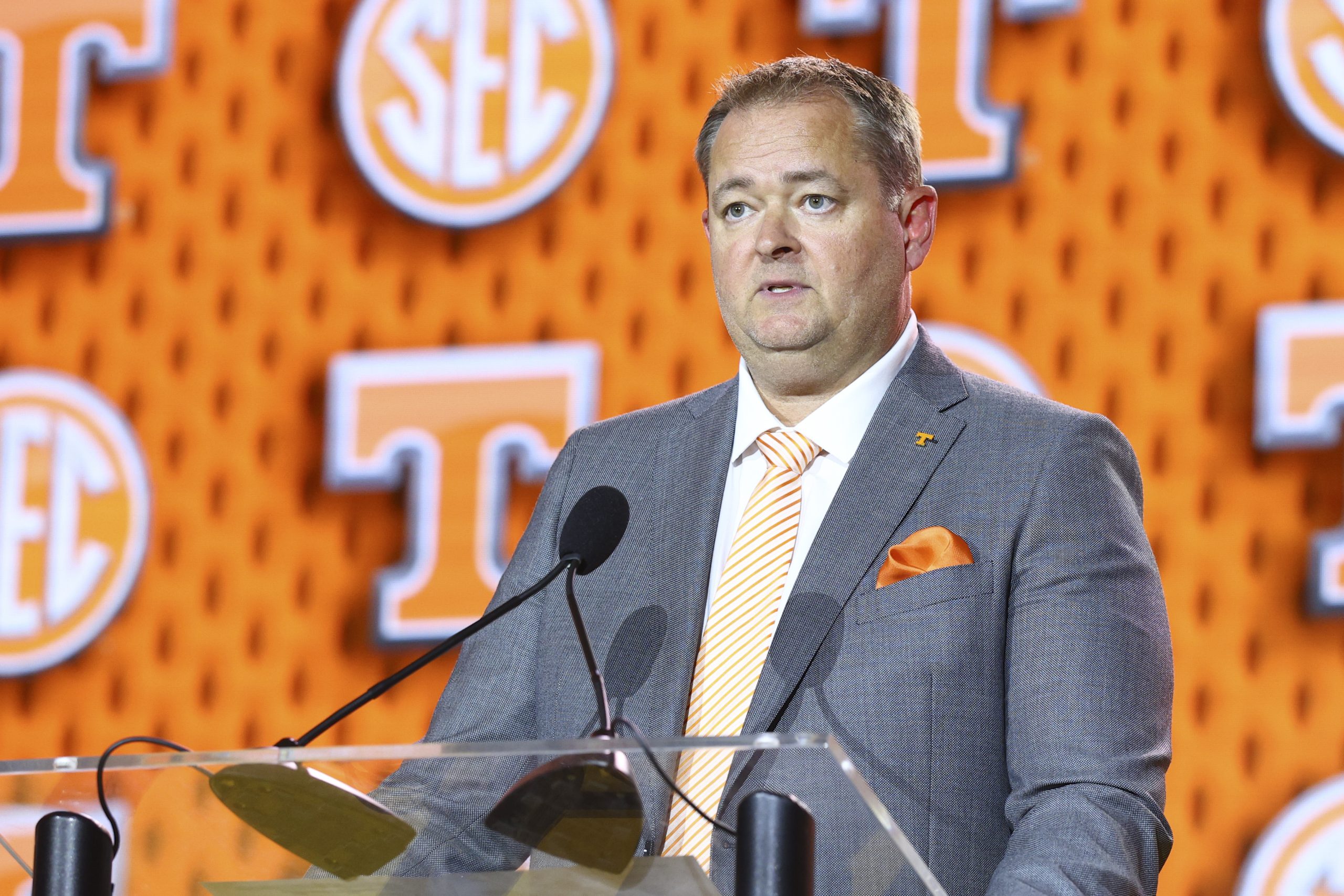 Greg McElroy predicts winner of Tennessee QB competition