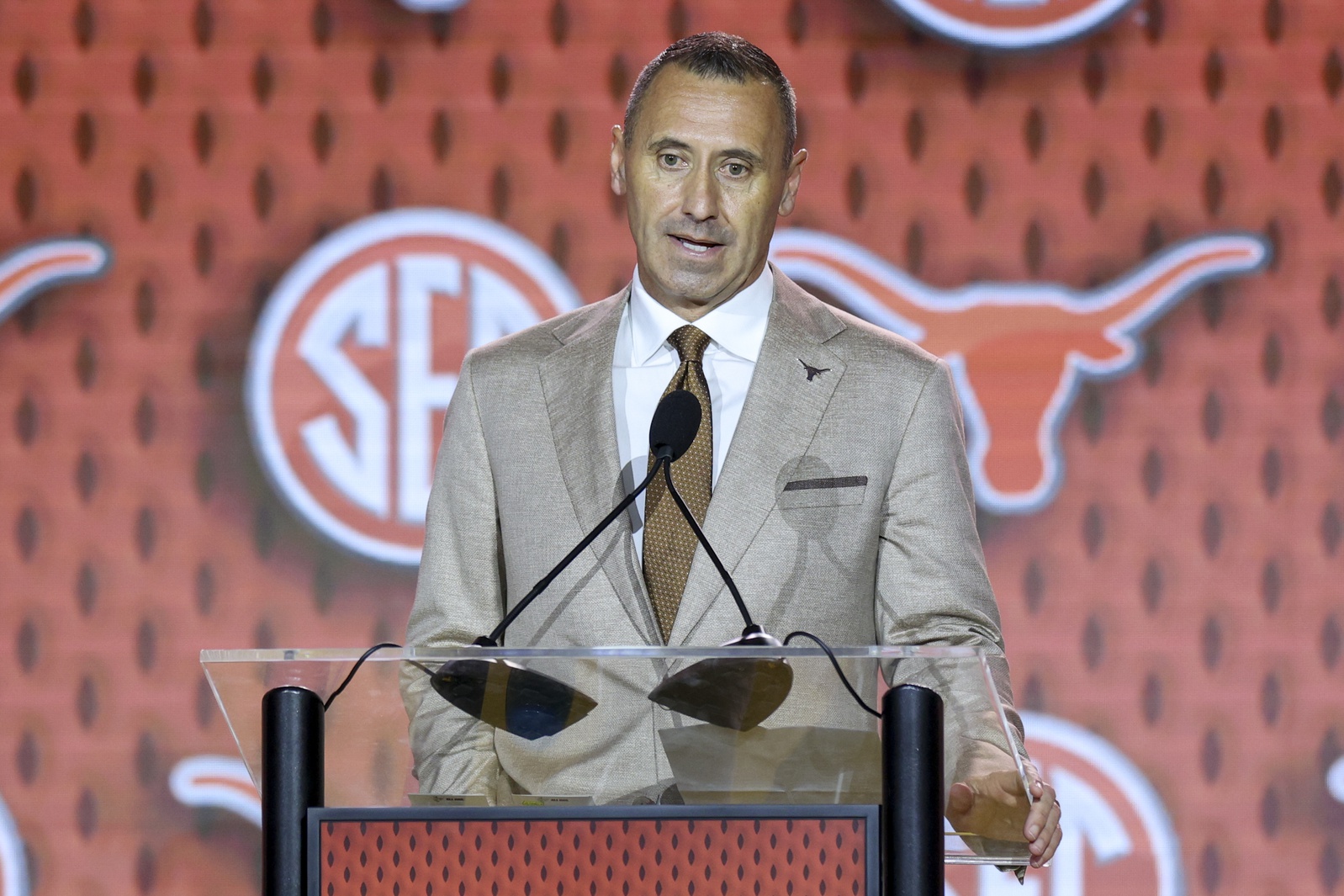 Steve Sarkisian comments on John Meredith reclassifying to class of 2026, discusses development timeline
