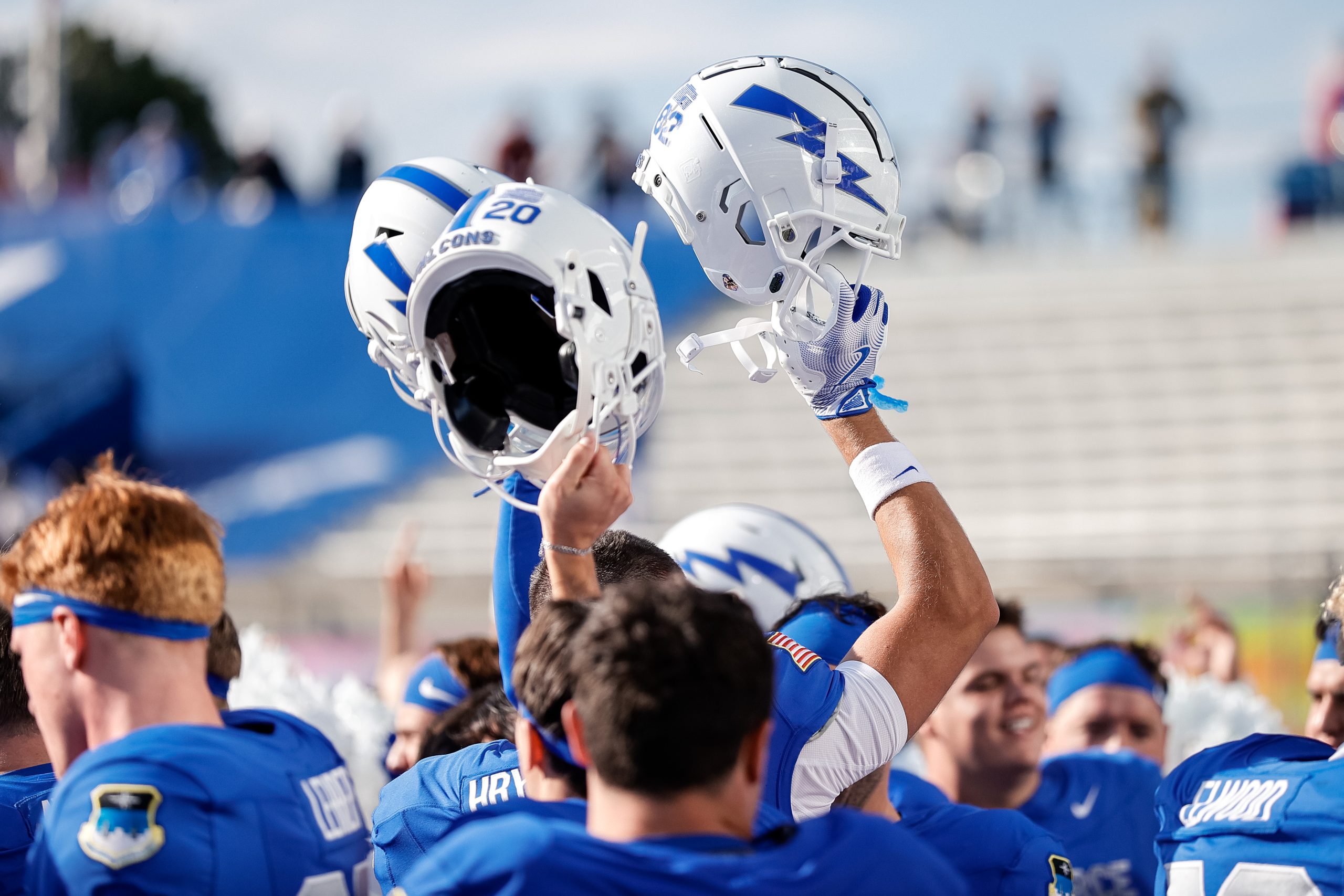 Incredible video shows F-16 flying over Air Force Football practice
