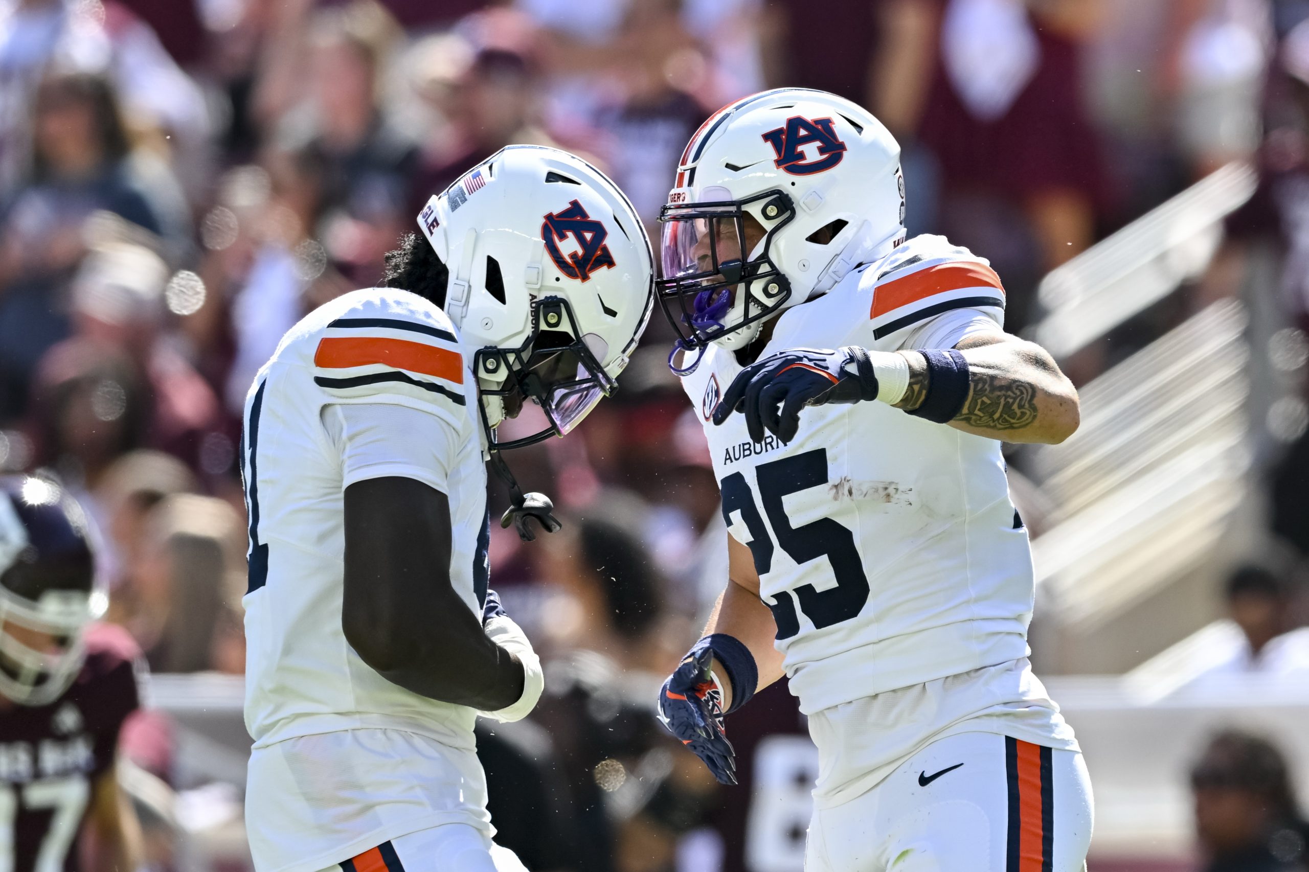 Auburn co-DC Tim Banks praises sophomore safety: ‘He’s playing with some violence’ Auburn co-DC Tim Banks praises sophomore safety: ‘He’s playing with some violence’