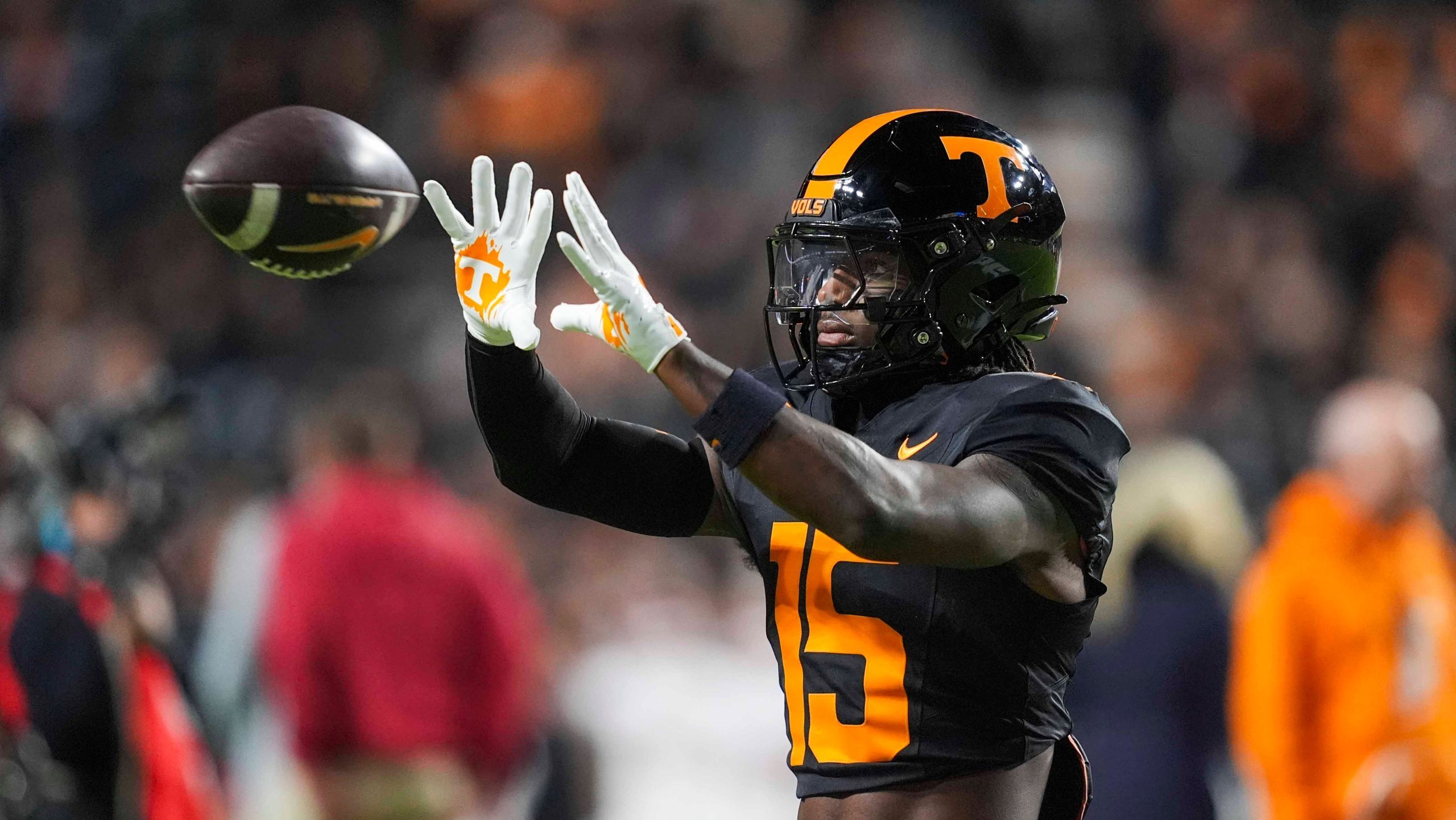 Tennessee safety Edrees Farooq leaves Friday practice in ambulance due to injury Tennessee safety Edrees Farooq leaves Friday practice in ambulance due to injury