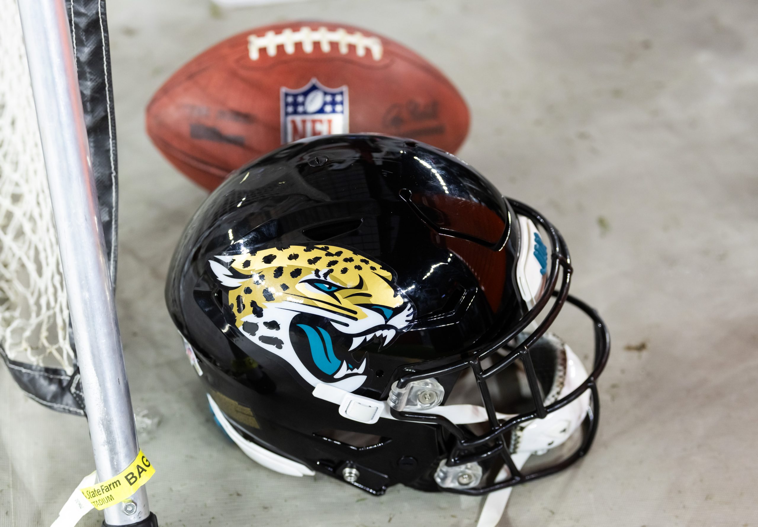 Former Florida LB signs with Jacksonville Jaguars