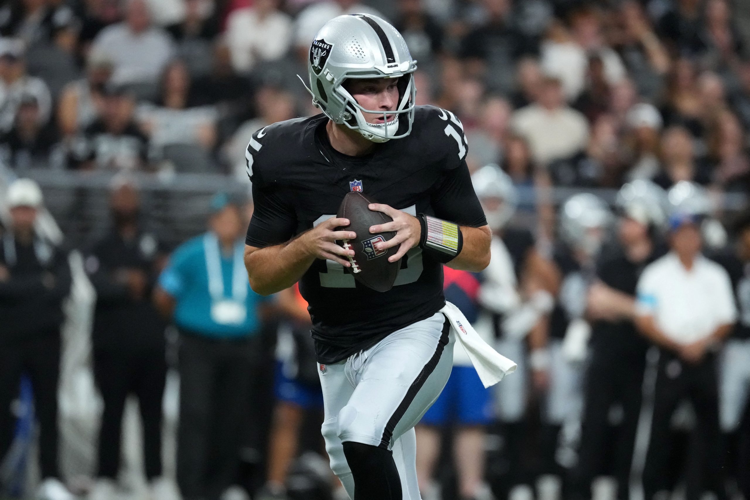 Fernando Mendoza throws first touchdown pass of NFL career Fernando Mendoza throws first touchdown pass of NFL career