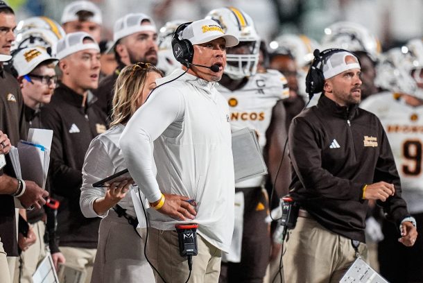 Lance Taylor coaching Western Michigan.