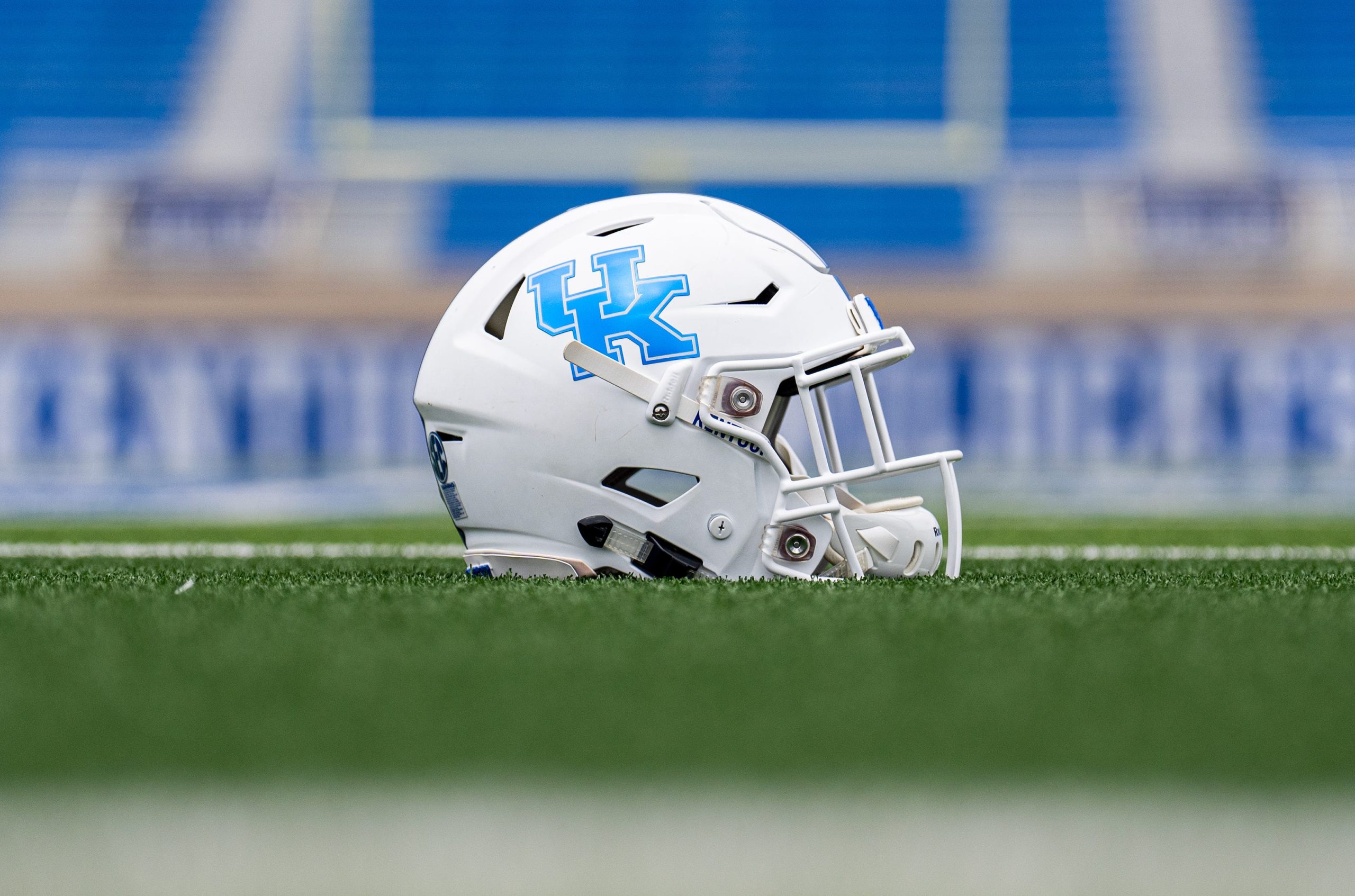 Kentucky lands 2029 commitment from Southern California QB, per report