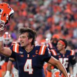 Illinois quarterback Katin Houser.