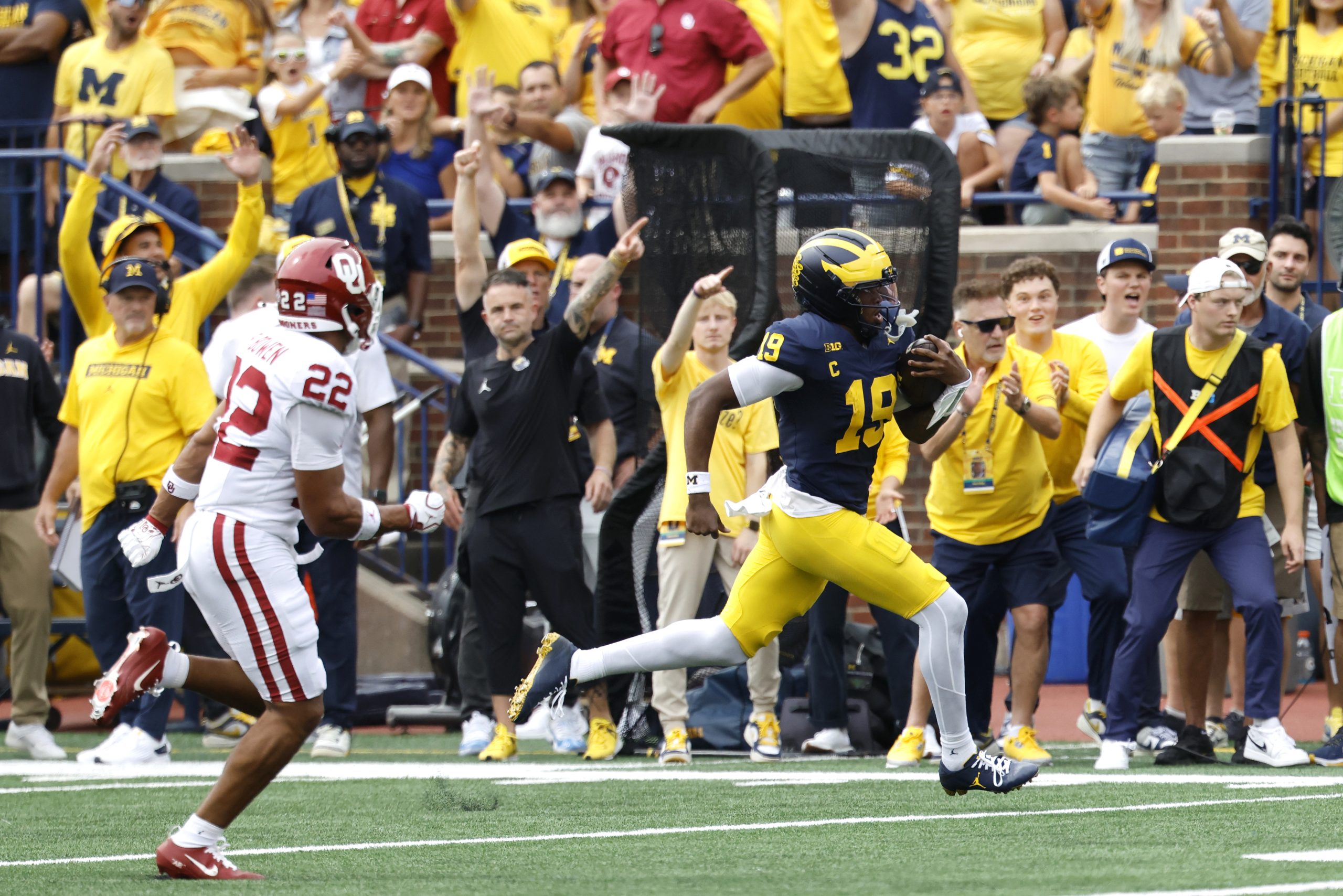 Bryce Underwood breaks off 38-yard touchdown run, Michigan strikes first vs. Oklahoma at Big House