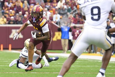 Javon Tracy runs with the ball.