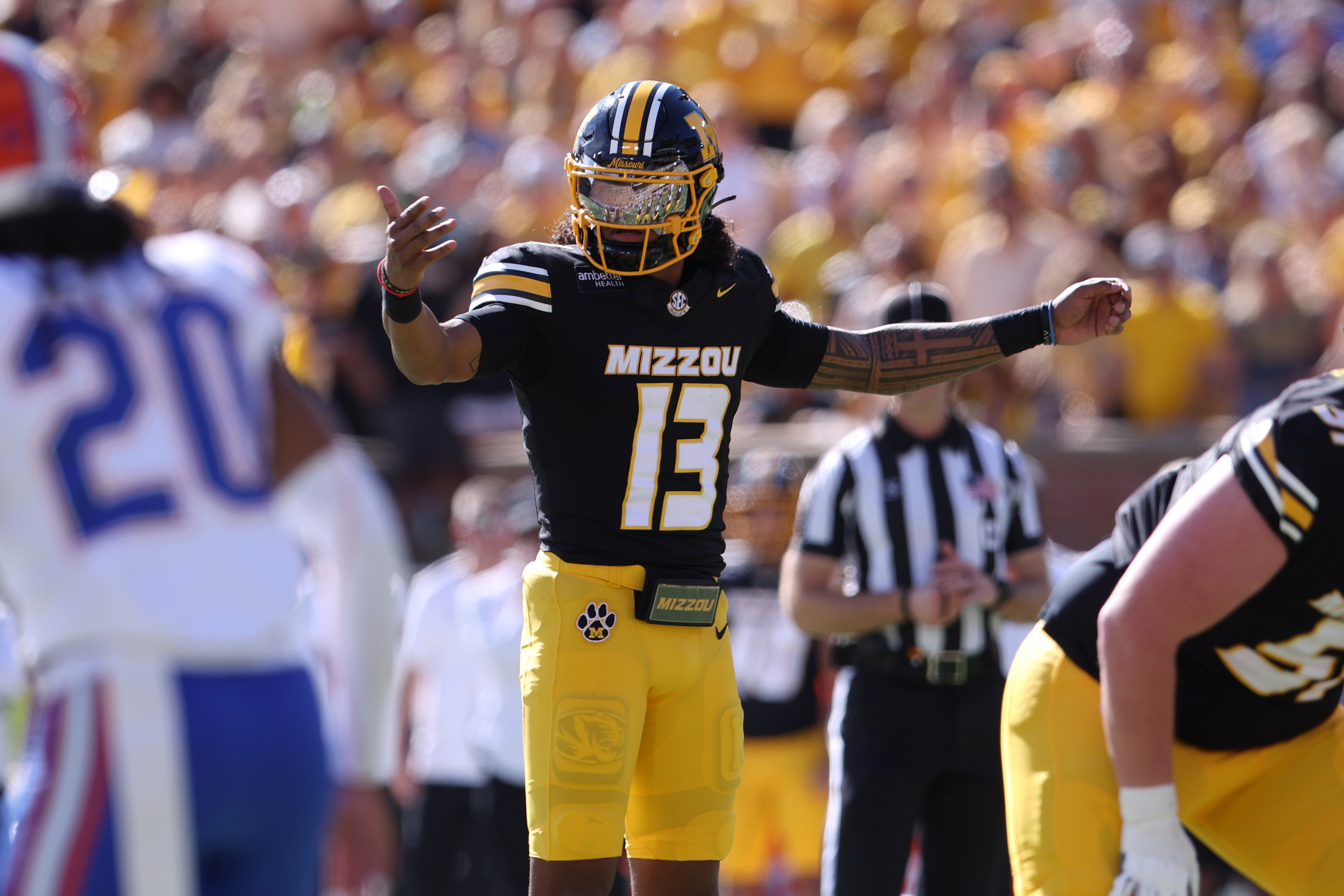 Faizon Brandon Injury Update showing the QB on the sidelines during the Texas game