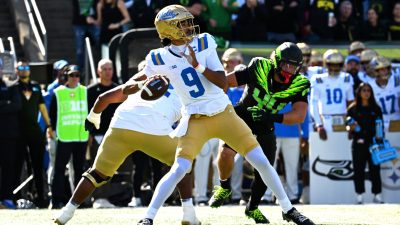 UCLA QB Nico Iamaleava against Oregon.