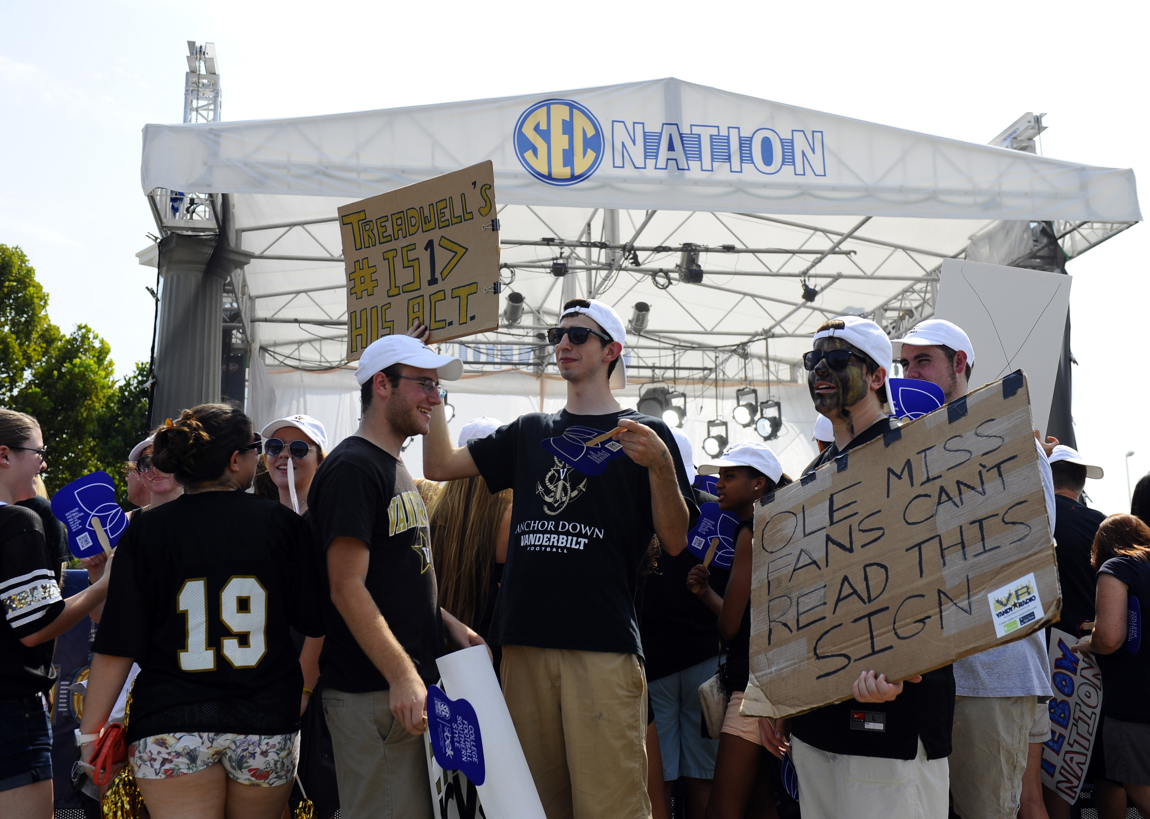 photos-the-best-college-gameday-sec-nation-signs-of-week-3