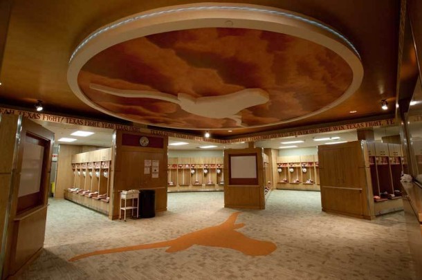 Best College Football Locker Rooms 2014