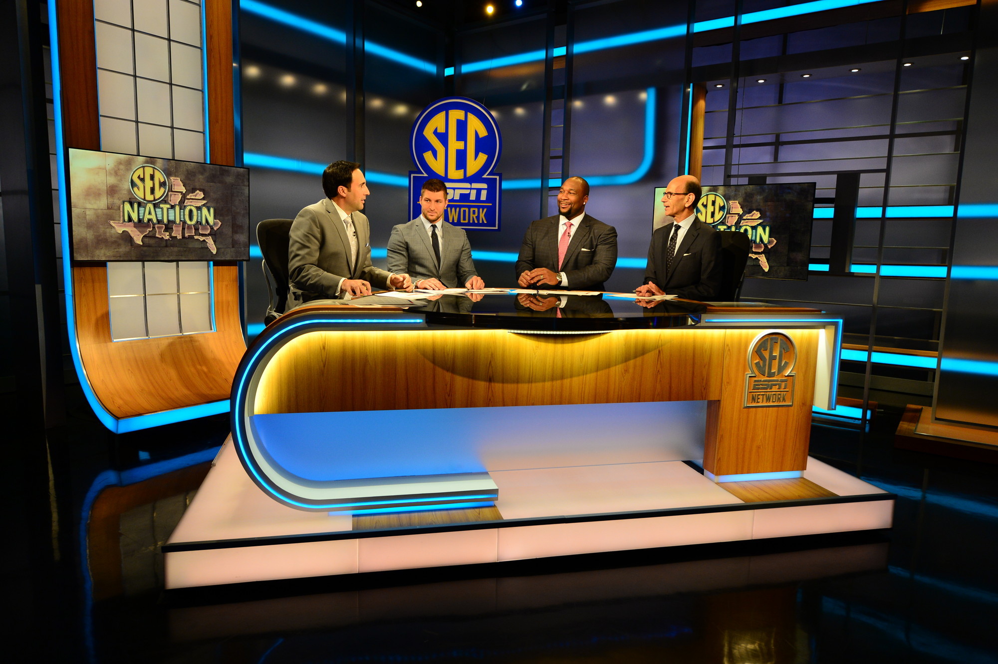 SEC Network announcer Marcus Spears tweets in support of military, criticizes political coverage
