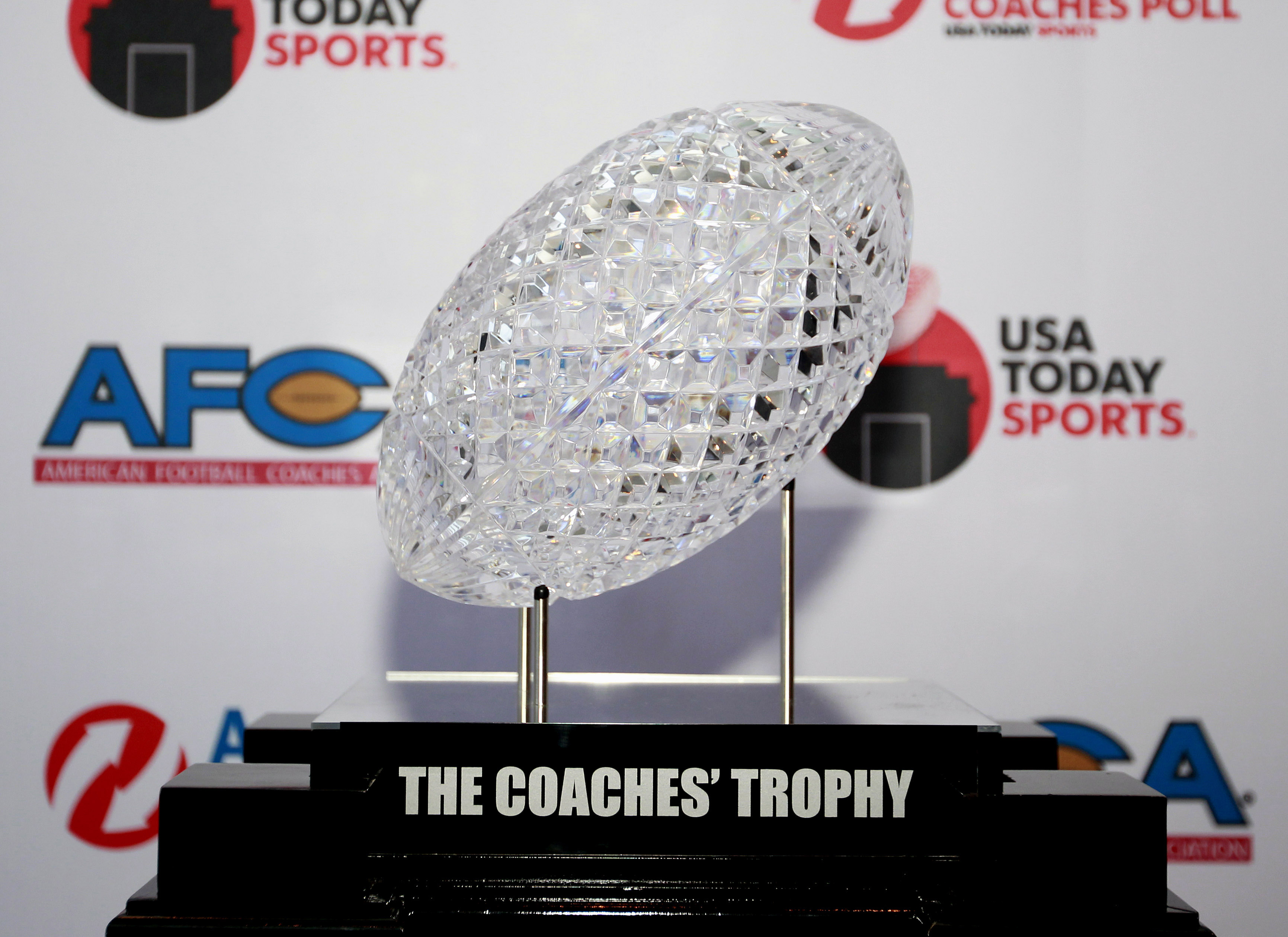 Column: College football pollsters are lazy; here's a new methodology