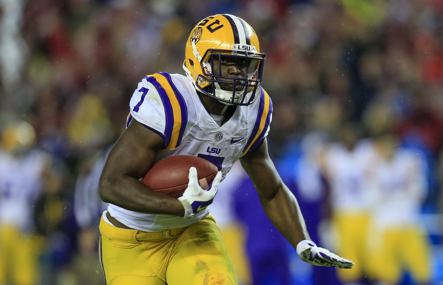 LSU RB Leonard breaks school's singleseason rushing record