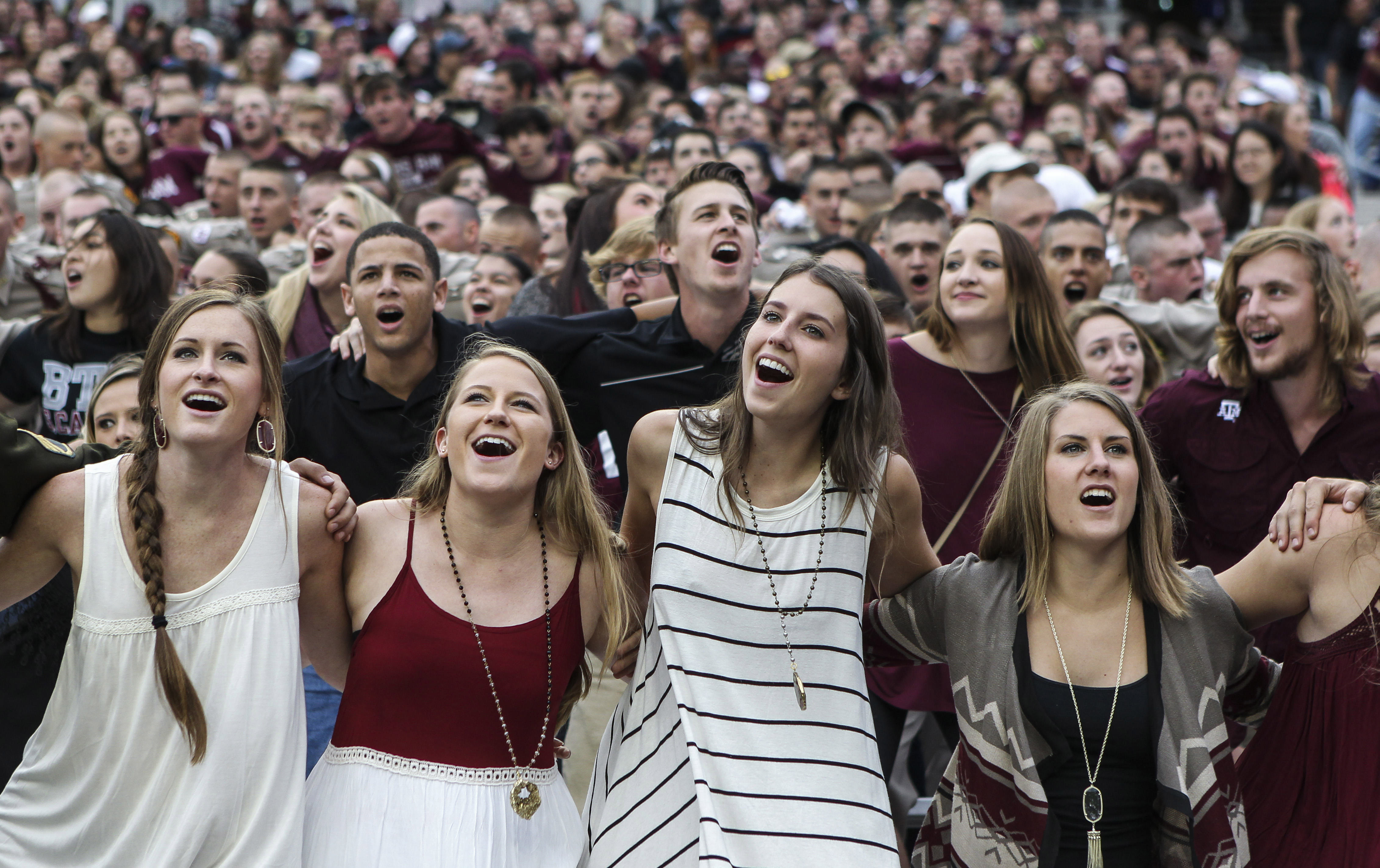 Listing the SEC football schools by enrollment size