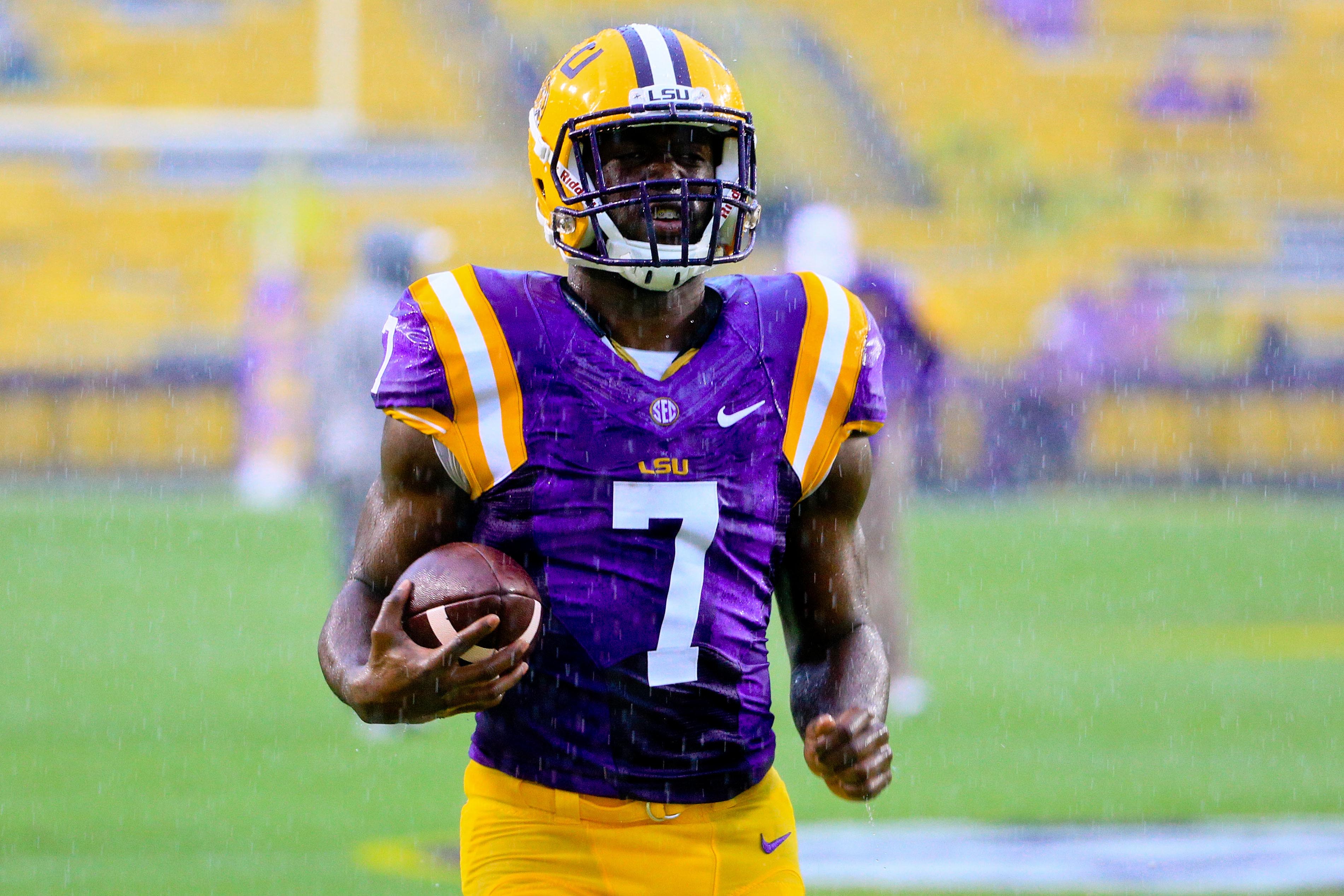 Leonard fastest LSU back to 3,000 yards