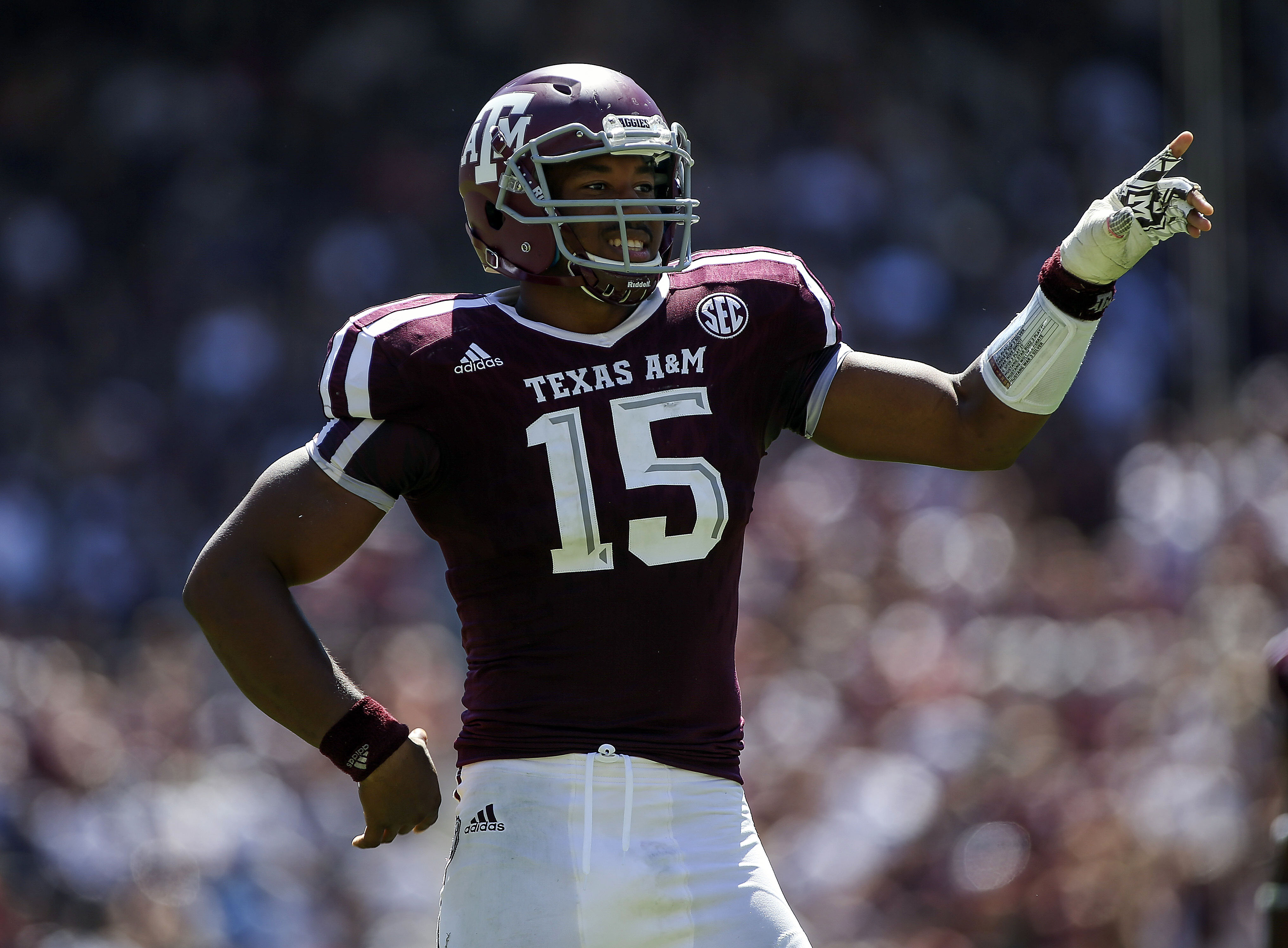 Texas A\u0026M star Myles Garrett wears 