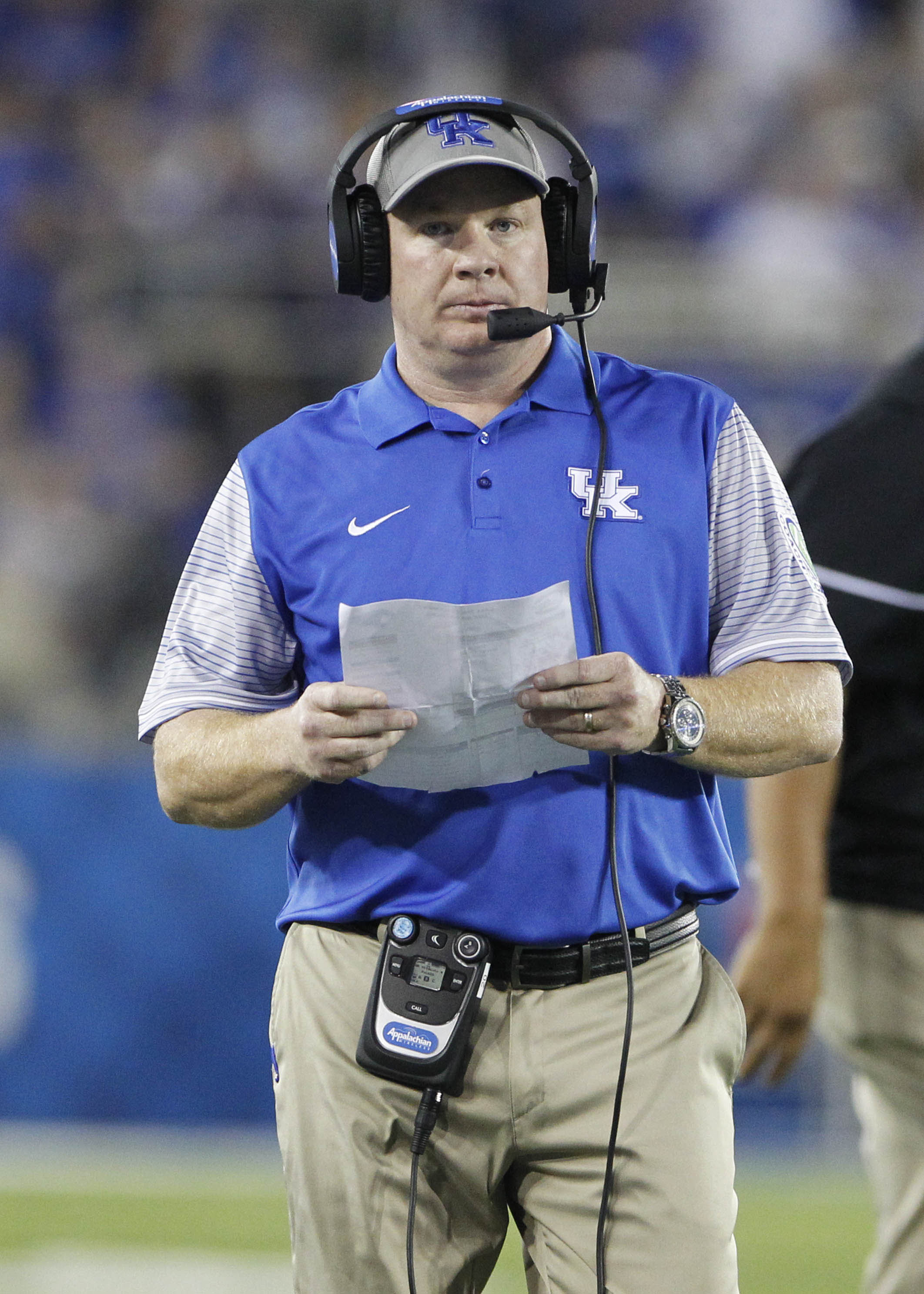 Mark Stoops gets called out by fan on his radio show and fires right back