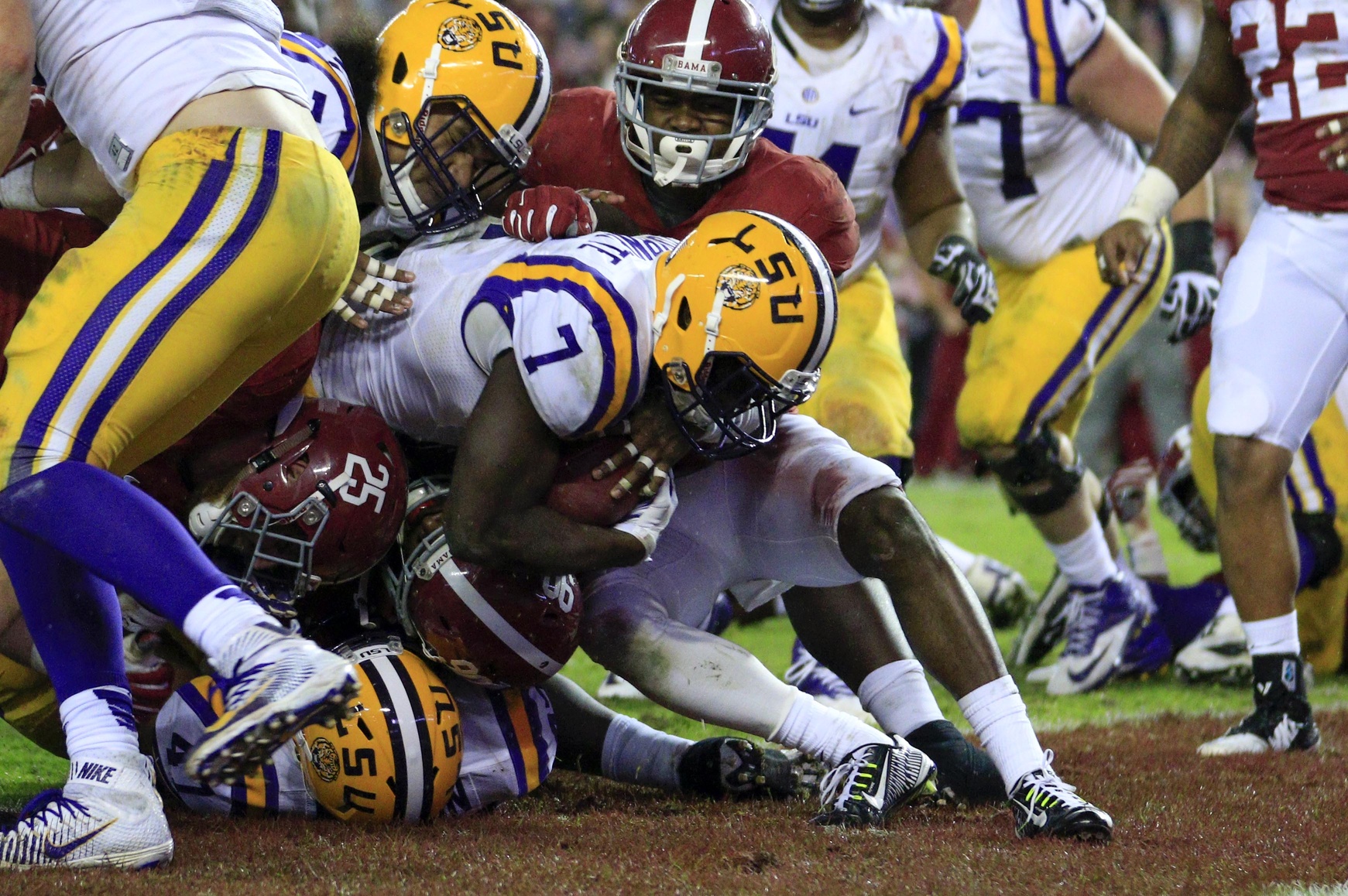 How many former 5star players are playing in AlabamaLSU game?