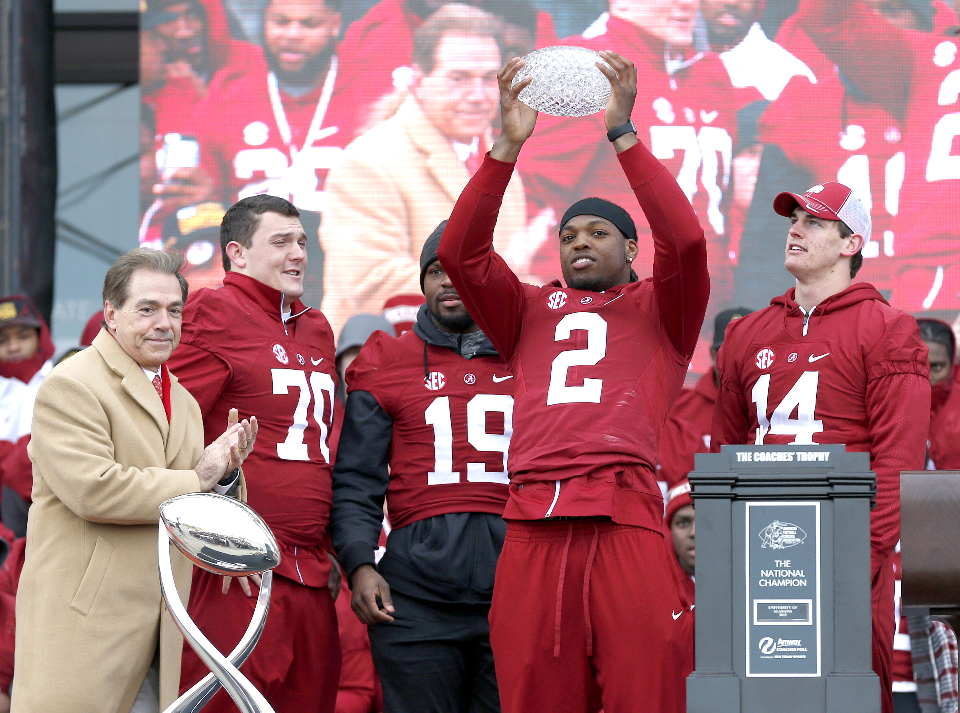 Alabama set to build statues for Heisman Trophy winners Ingram and Henry