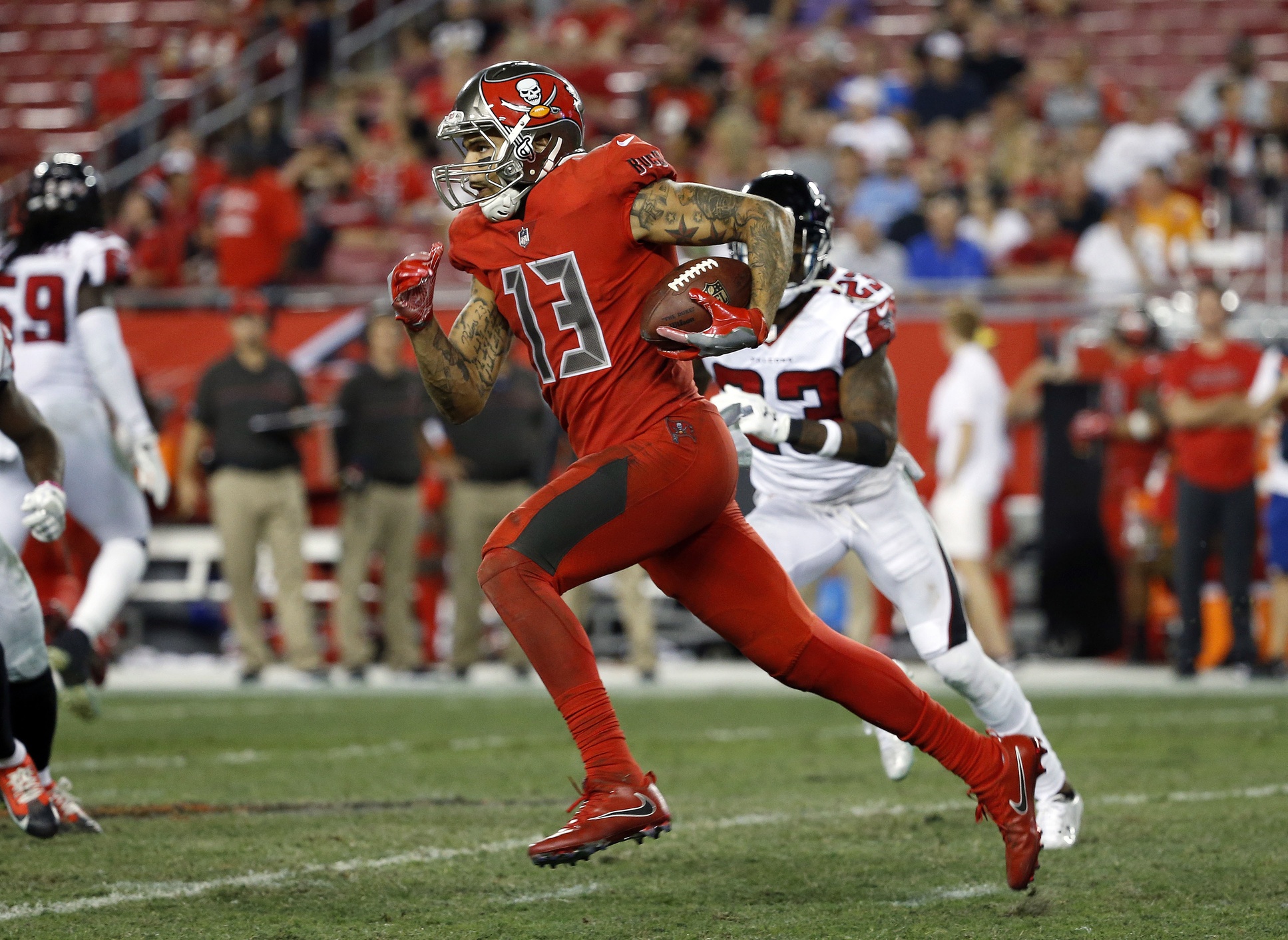 Former Texas A&M WR Mike Evans reverses position on national anthem