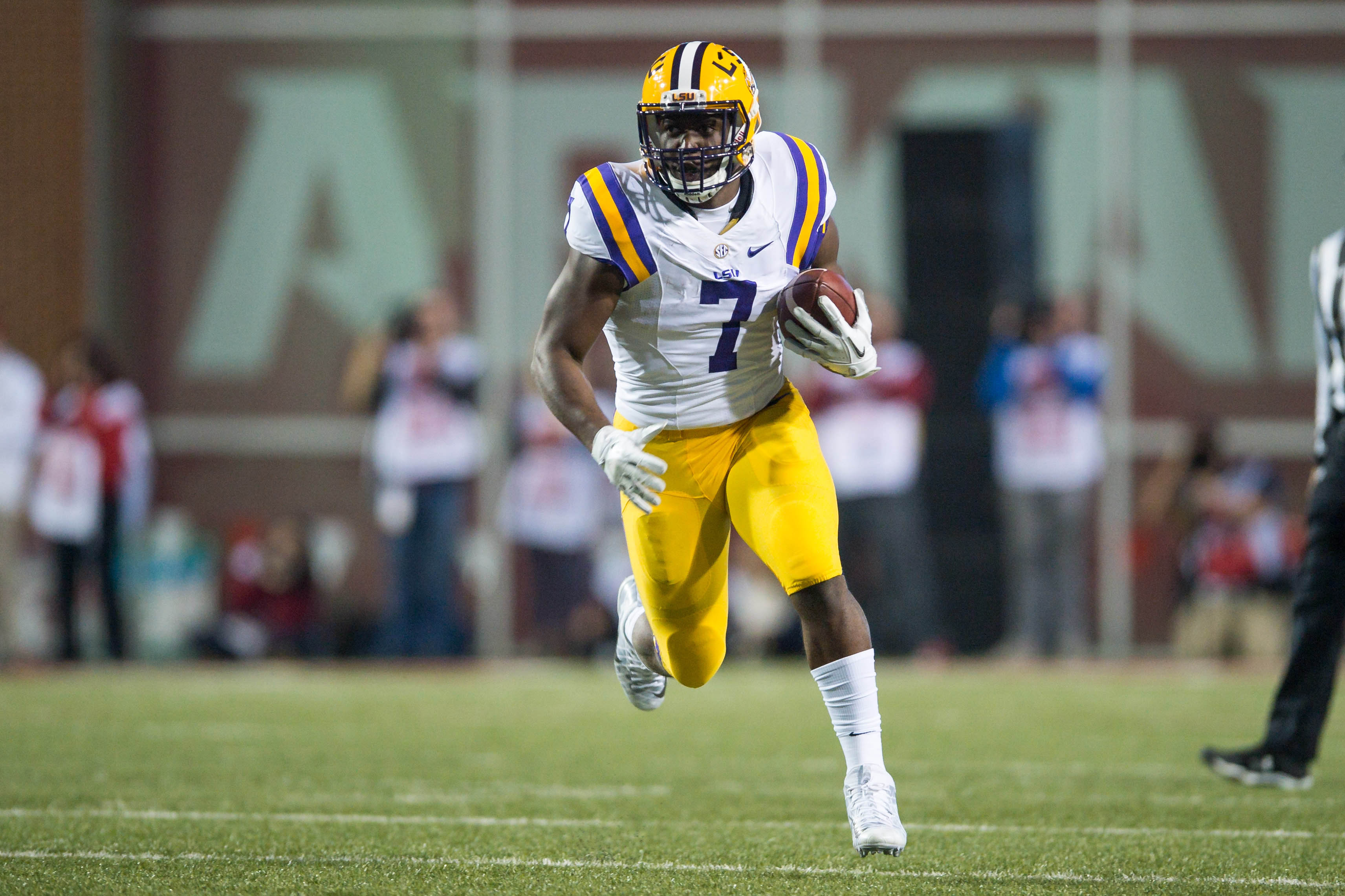 NFL scouts share opinions on elite players missing bowl games