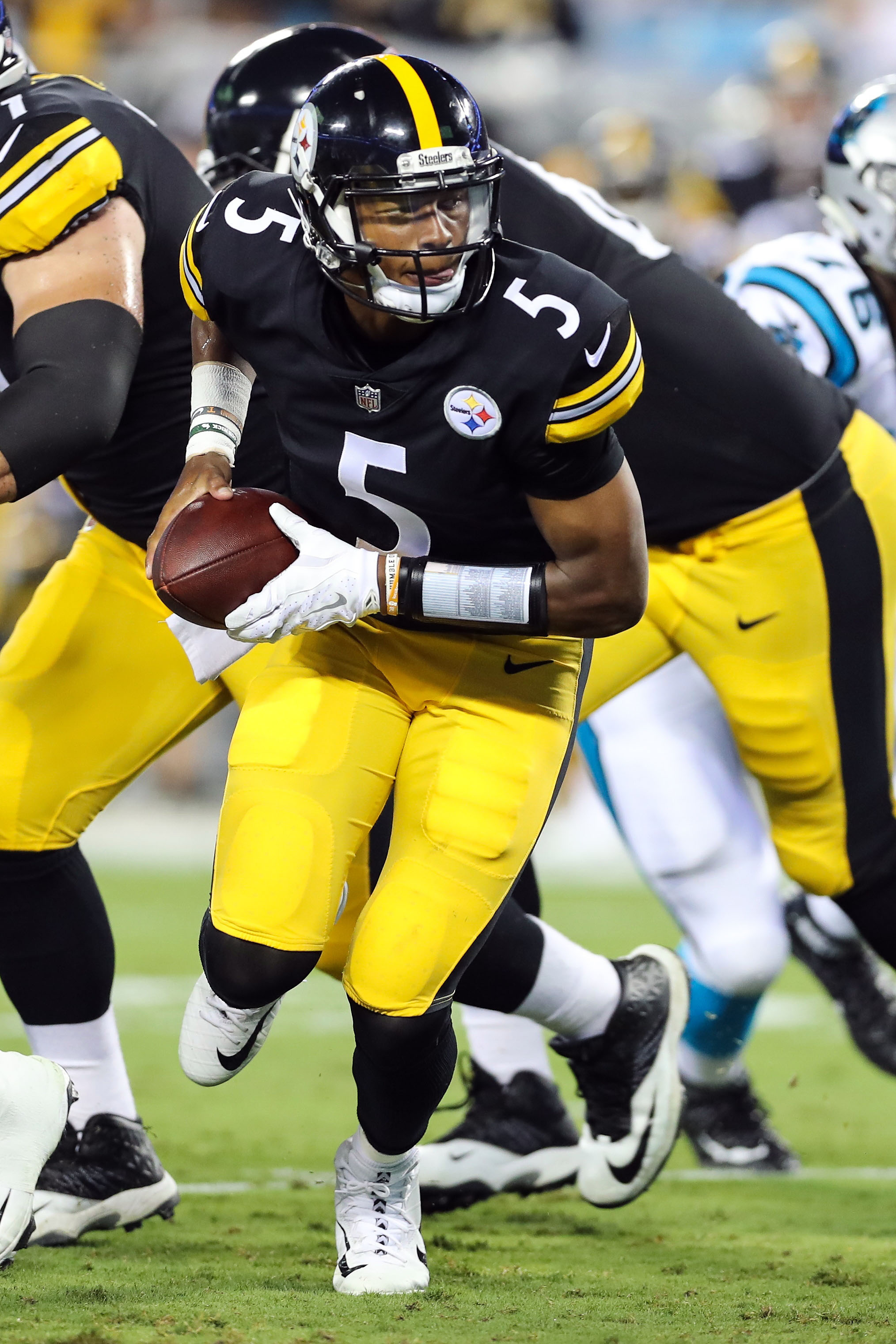 Time for Josh Dobbs' NFL debut? Former Tennessee QB practices with starters at Steelers practice