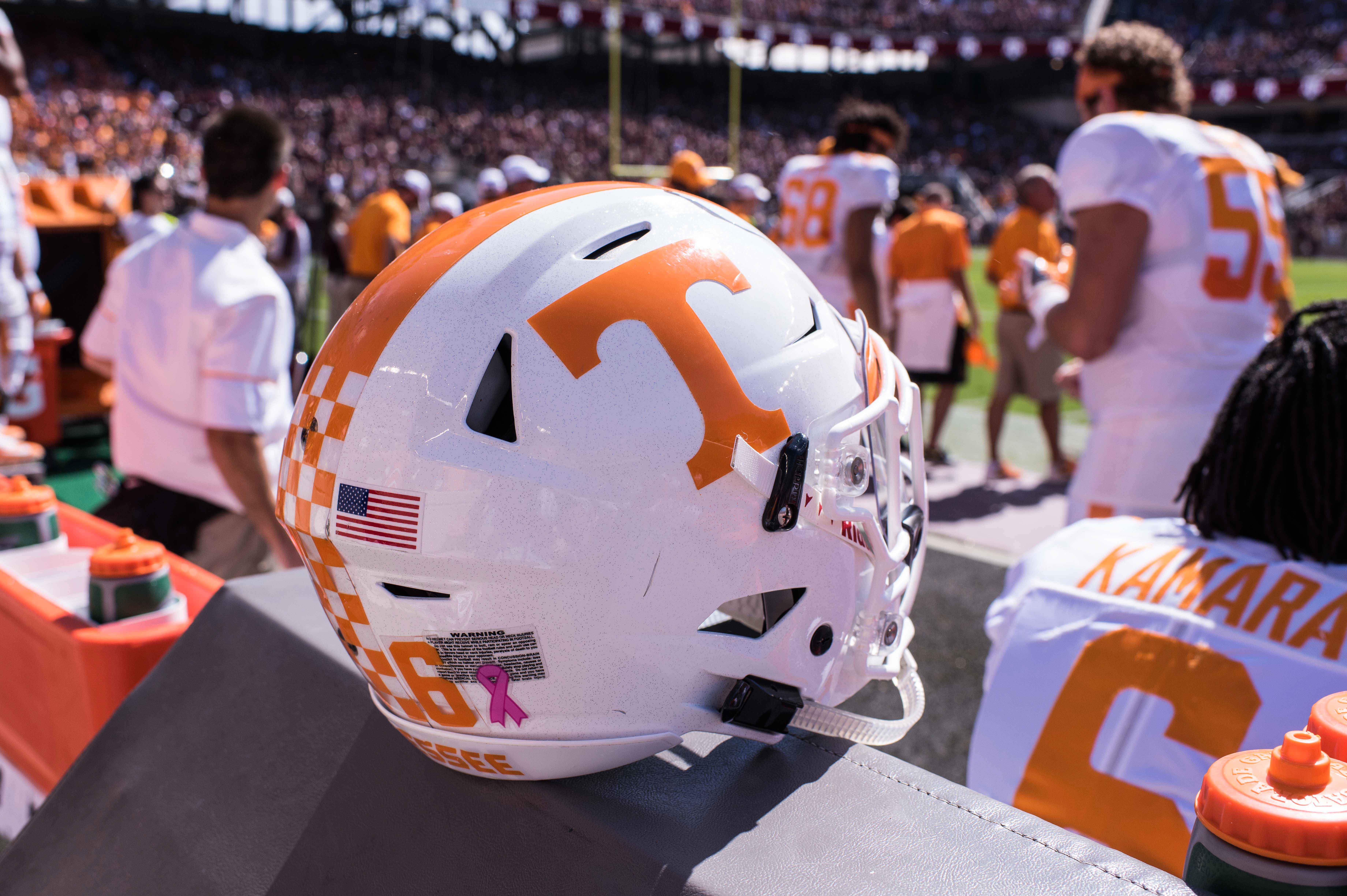 LOOK: Vols honor Tennessee Hall of Famer Gus Manning with touching gesture 