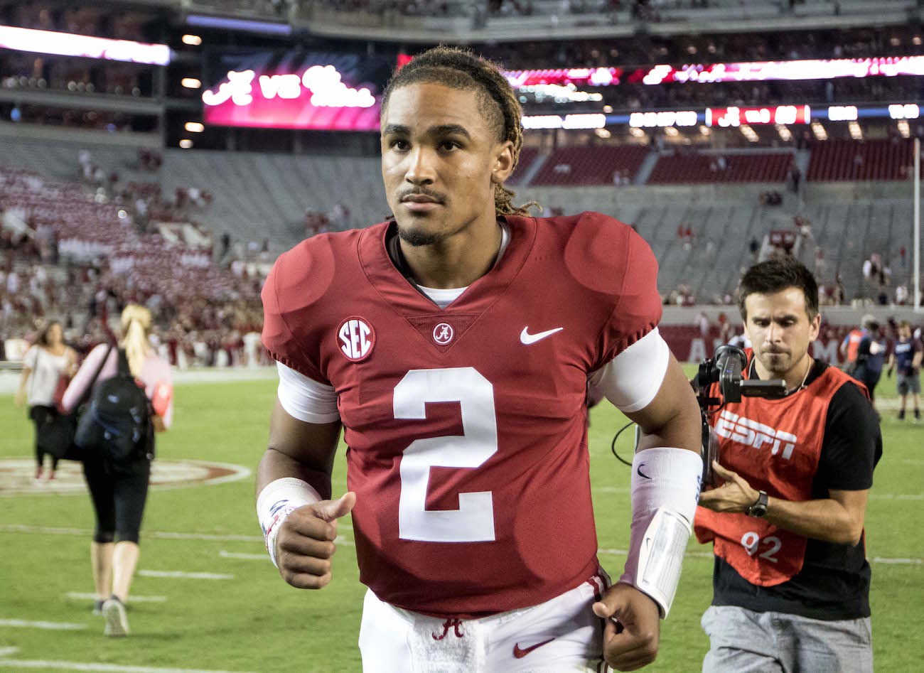 LOOK: Jalen Hurts shows off new haircut ahead of start of summer practices.