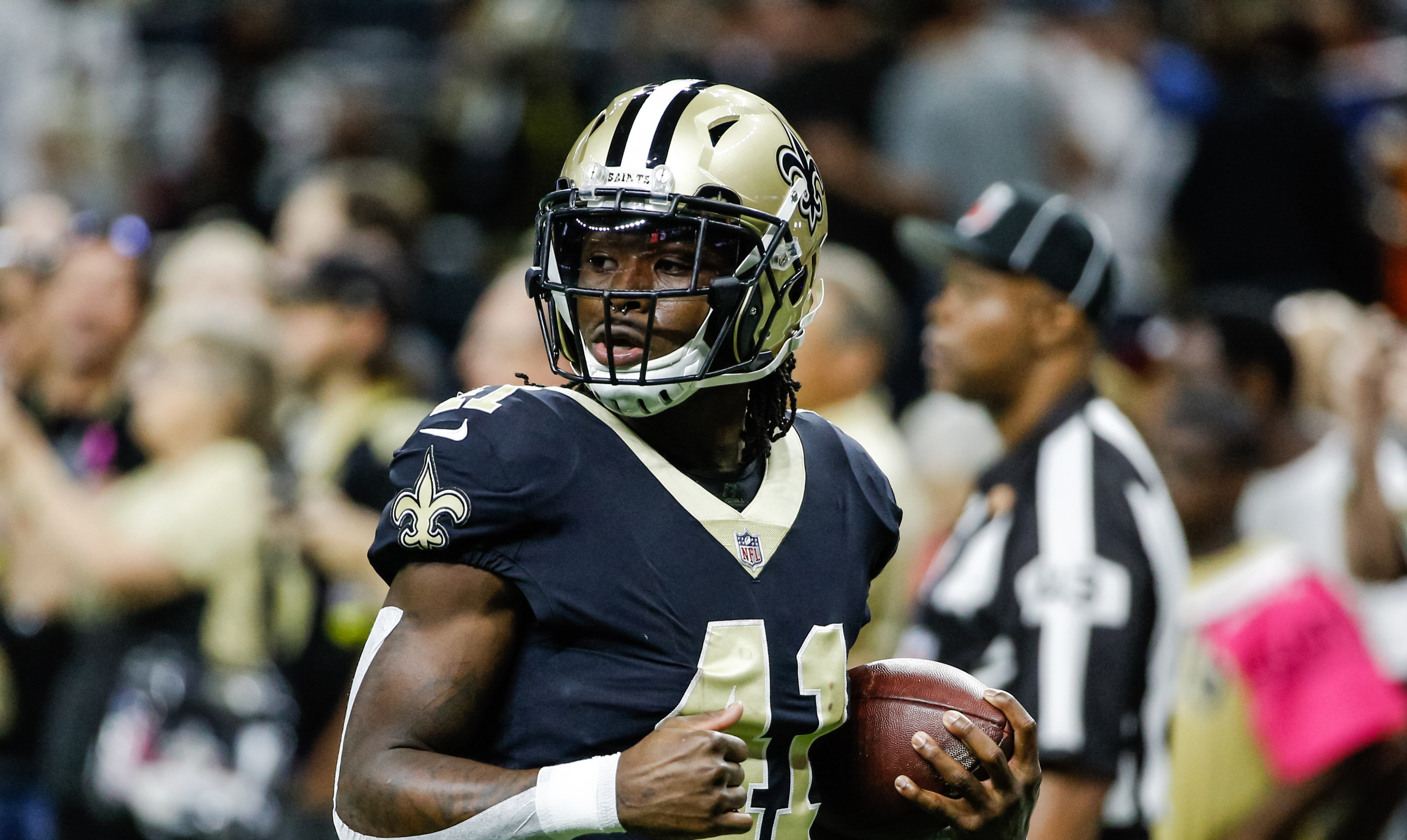 WATCH: Former Vol RB Alvin Kamara leaps over defender ...