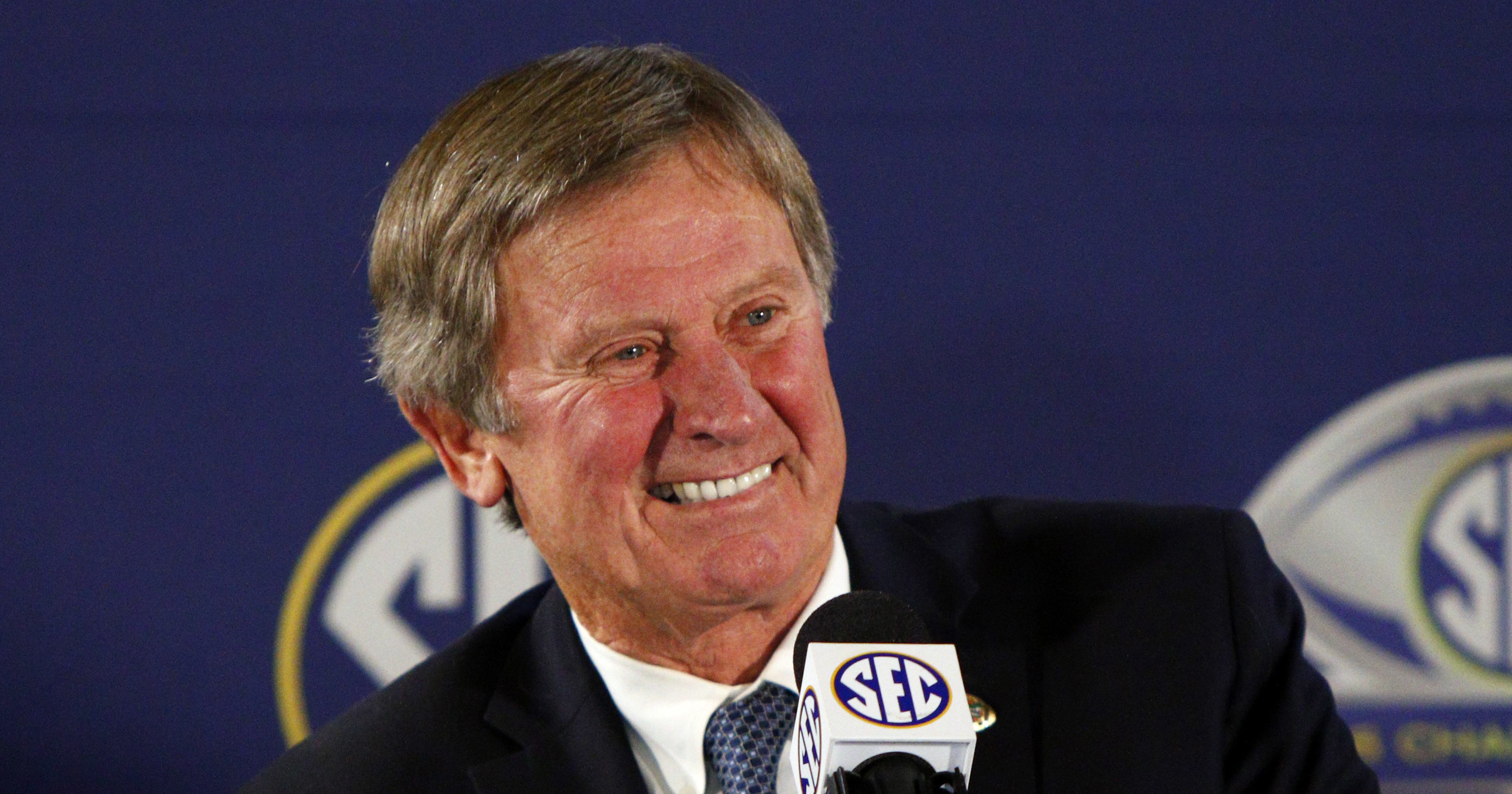 Steve Spurrier appreciates the fact so many coaches now wear visors
