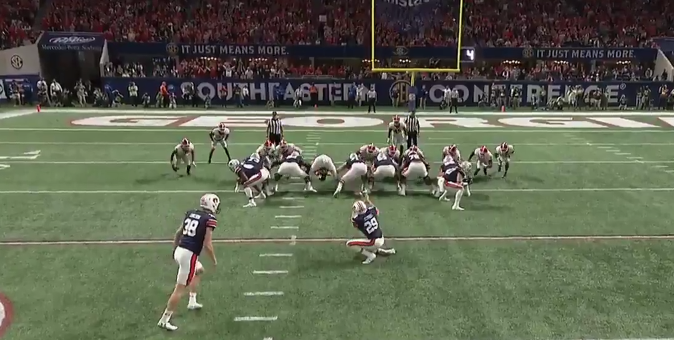 WATCH steals momentum from Auburn with huge blocked field goal