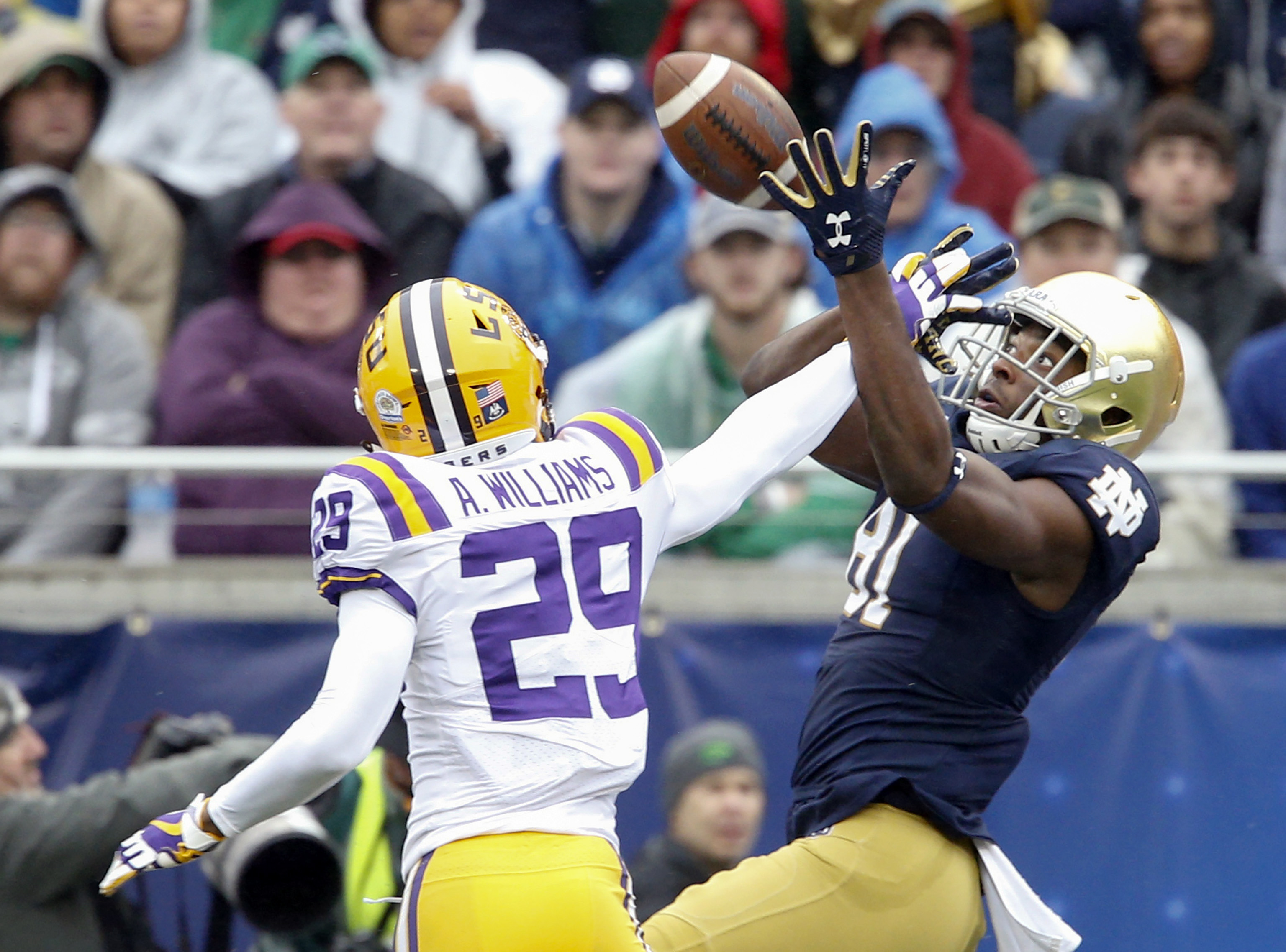 Notre Dame steals bowl win from LSU with one heartbreaking play