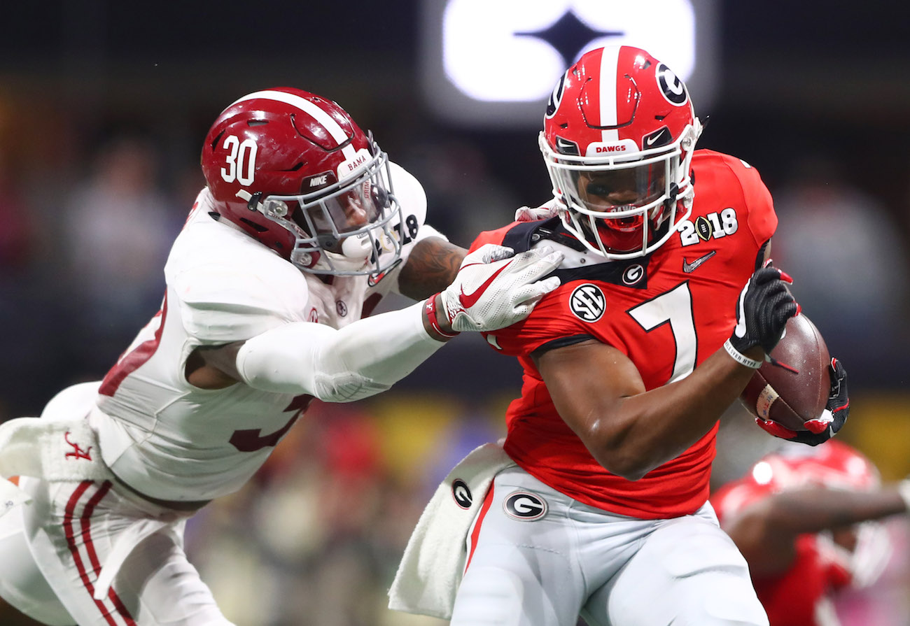 LOOK Refs miss blatant facemask penalty against Alabama defender