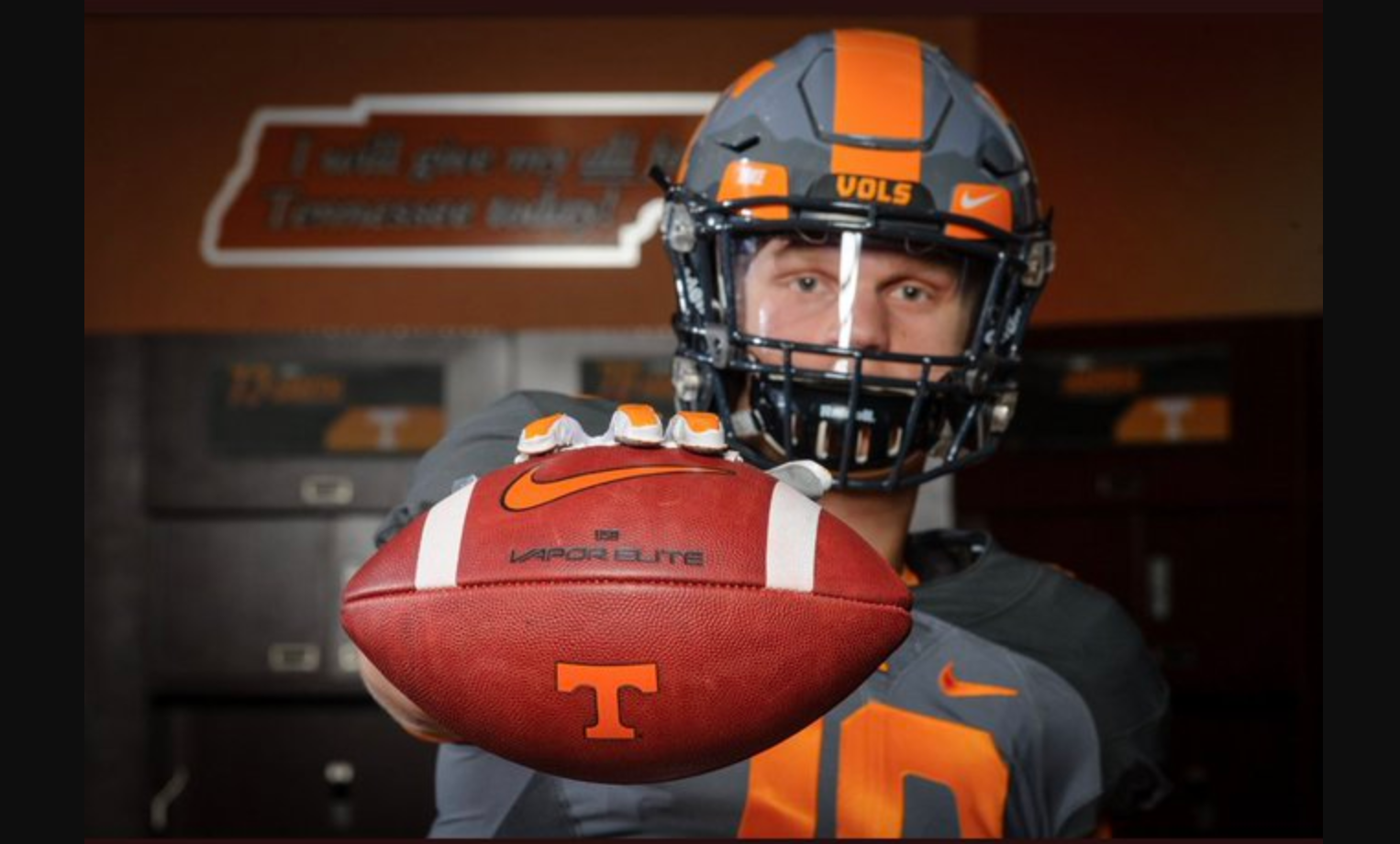 Tennessee beats out SEC, national powers to land commitment from