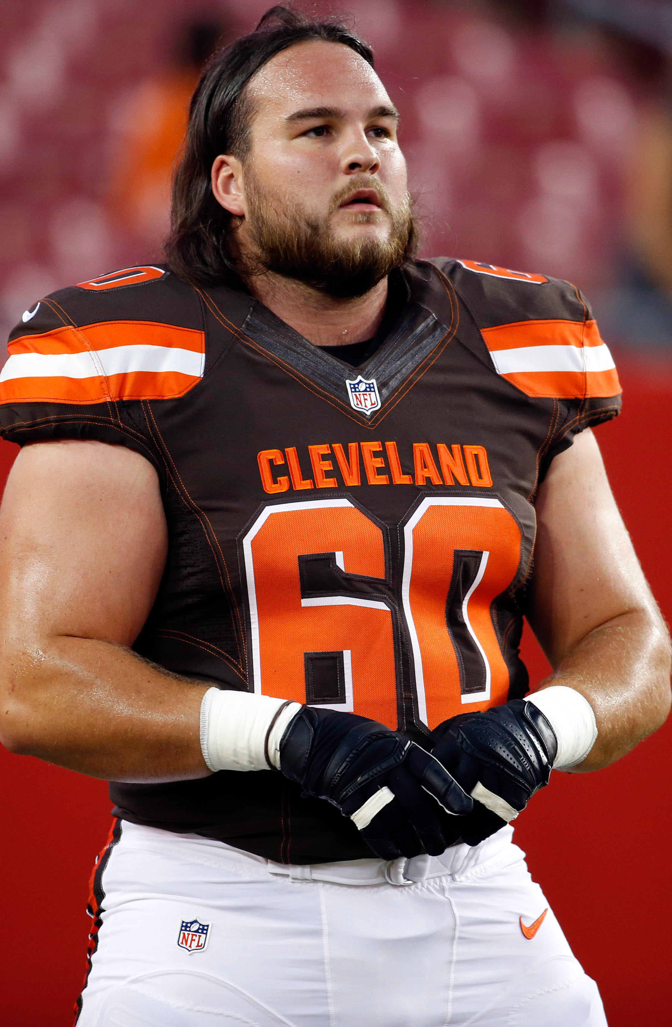 Former Texas A&M lineman Mike Matthews lands contract with Miami Dolphins