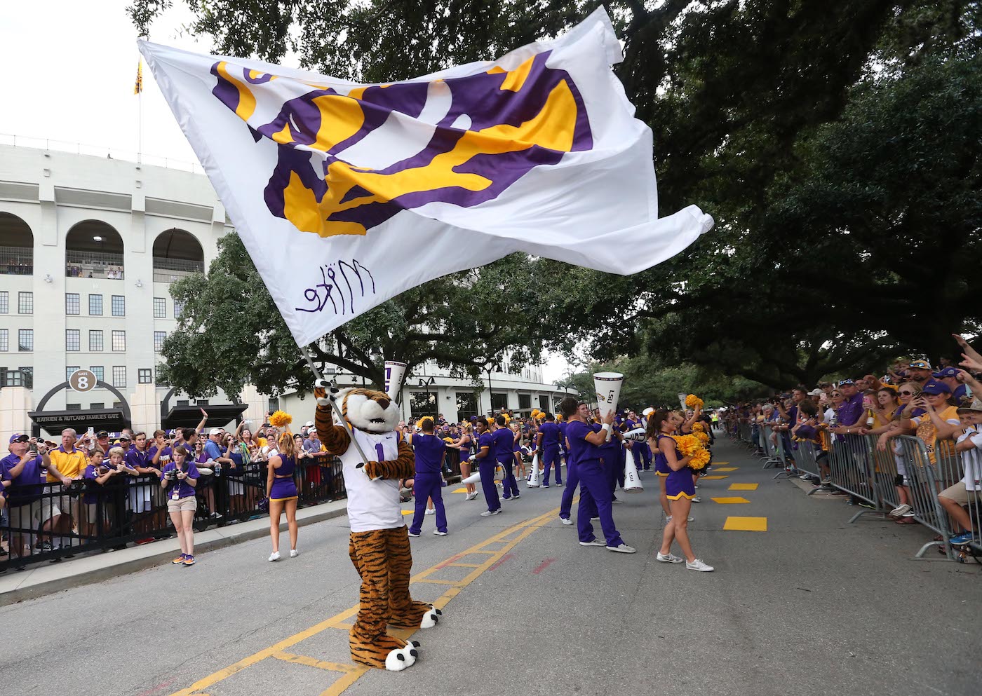 LSU adds to impressive recruiting class with commitment from LB Kendall