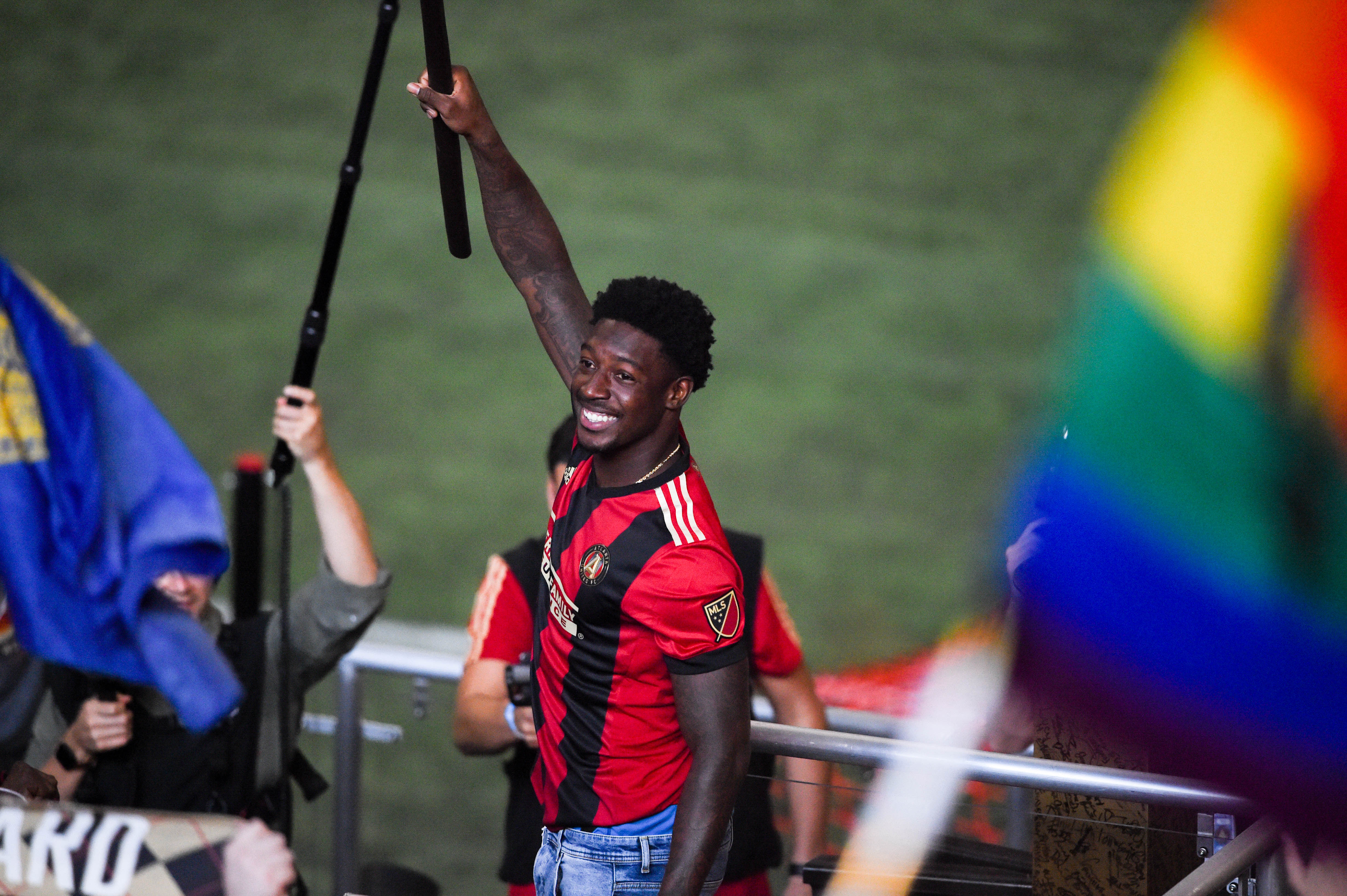 Former Alabama standout Calvin Ridley signs his first NFL contract