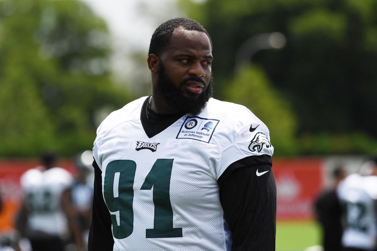 Report Former Mississippi State DT Fletcher Cox defends home from