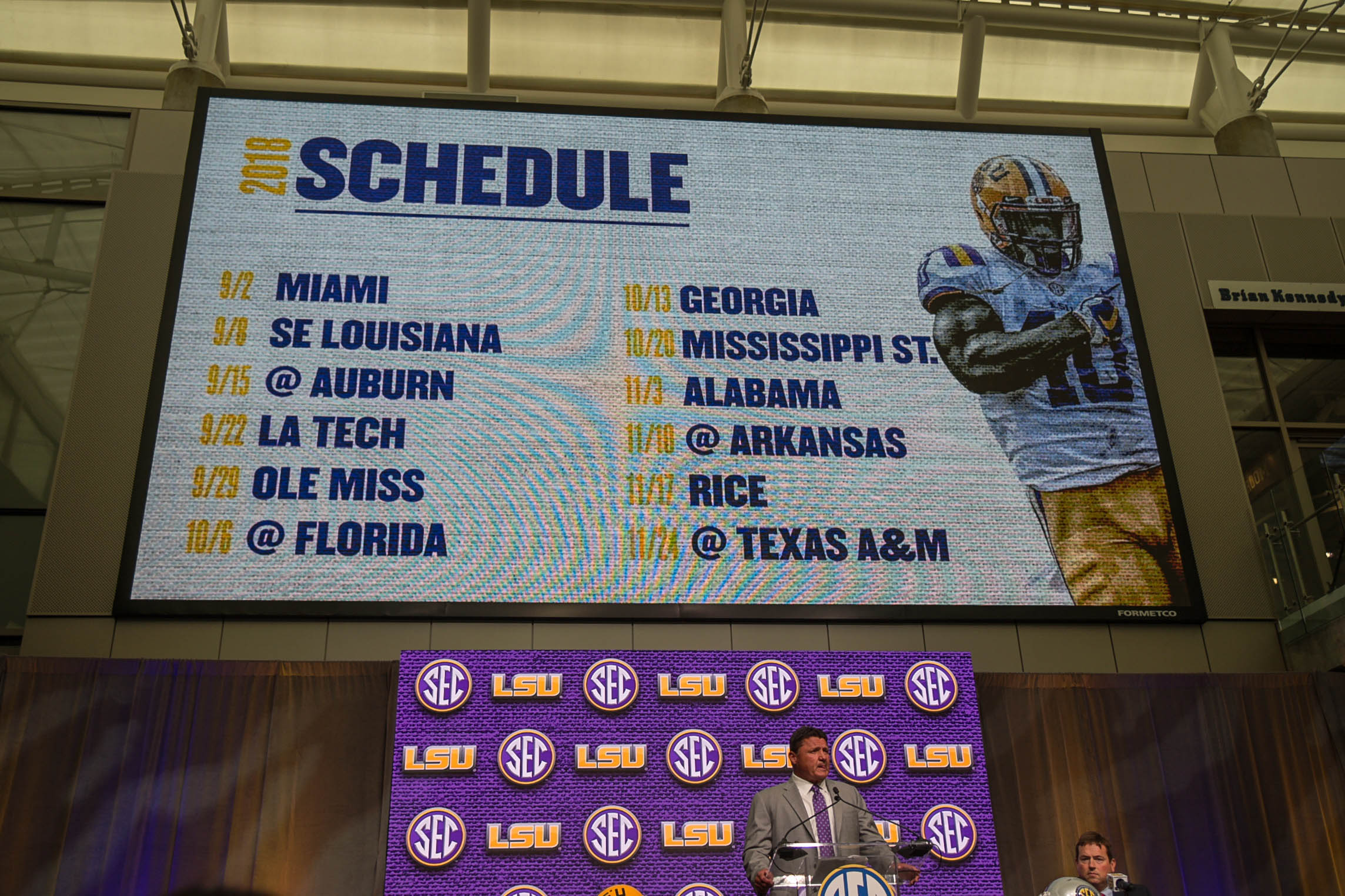 Bet the under LSU's under win total number being bet like crazy