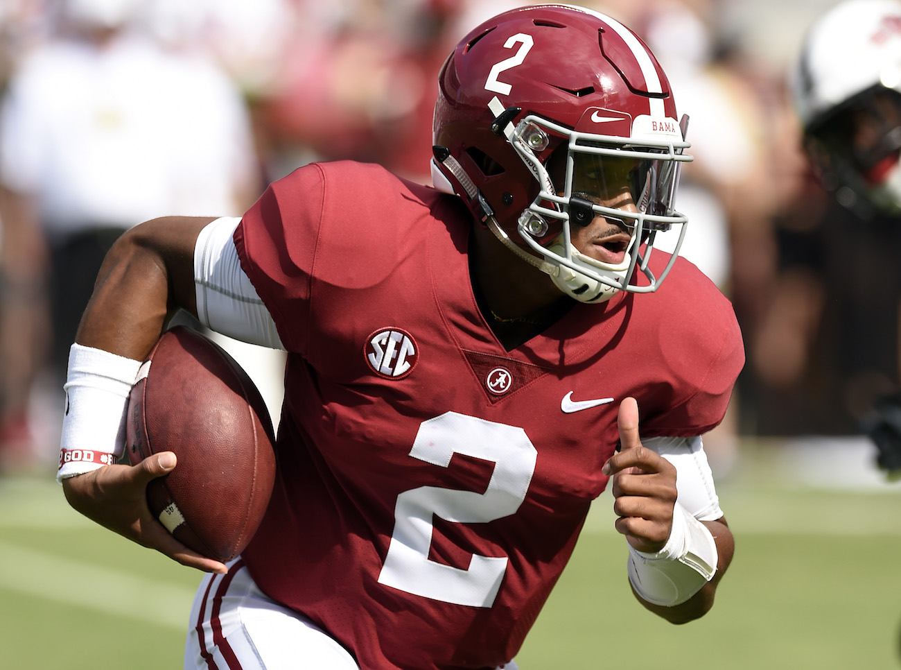 Jalen Hurts enters Alabama game with big ovation, loses