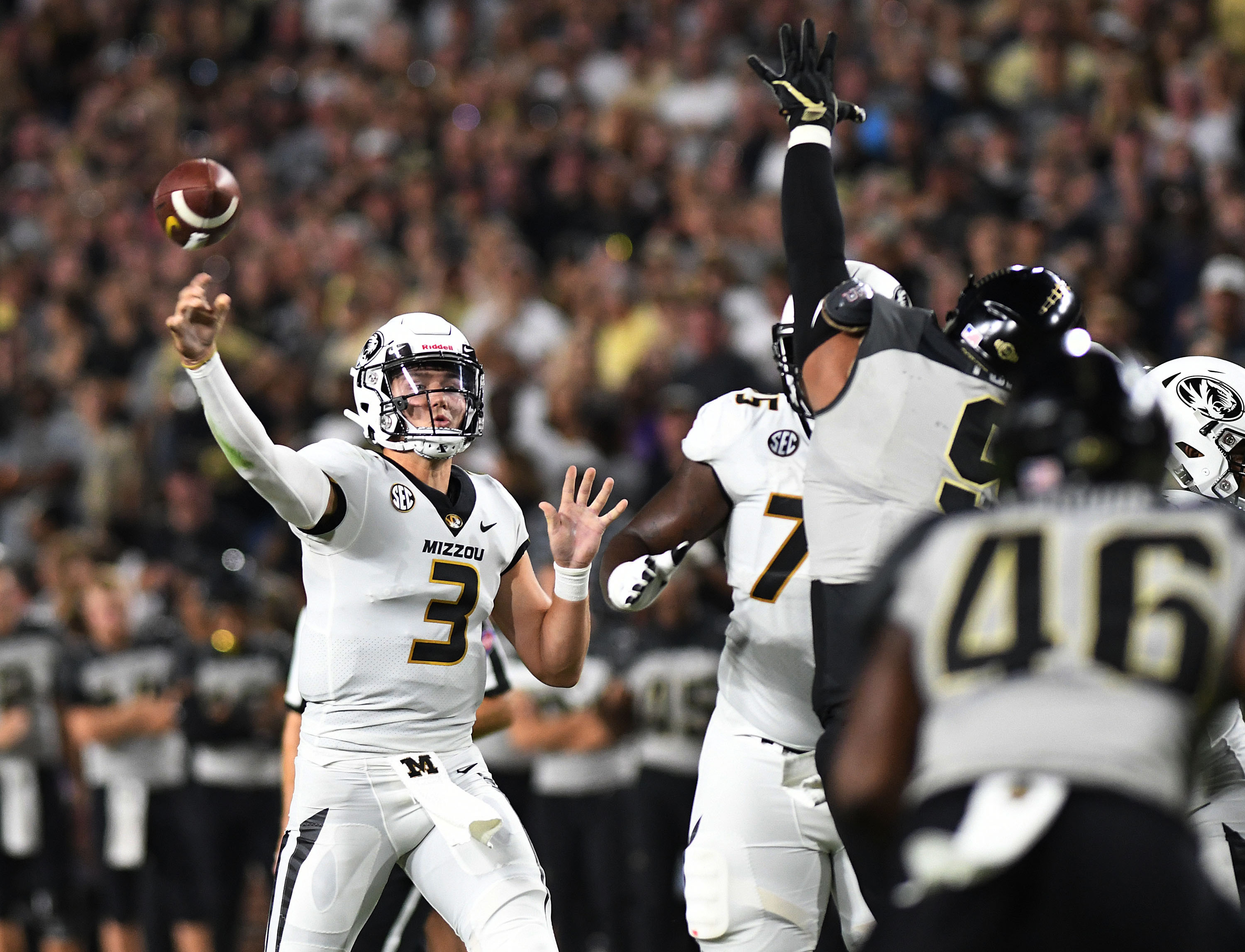 LOOK Drew Lock�s 2018 passing chart is the most baffling